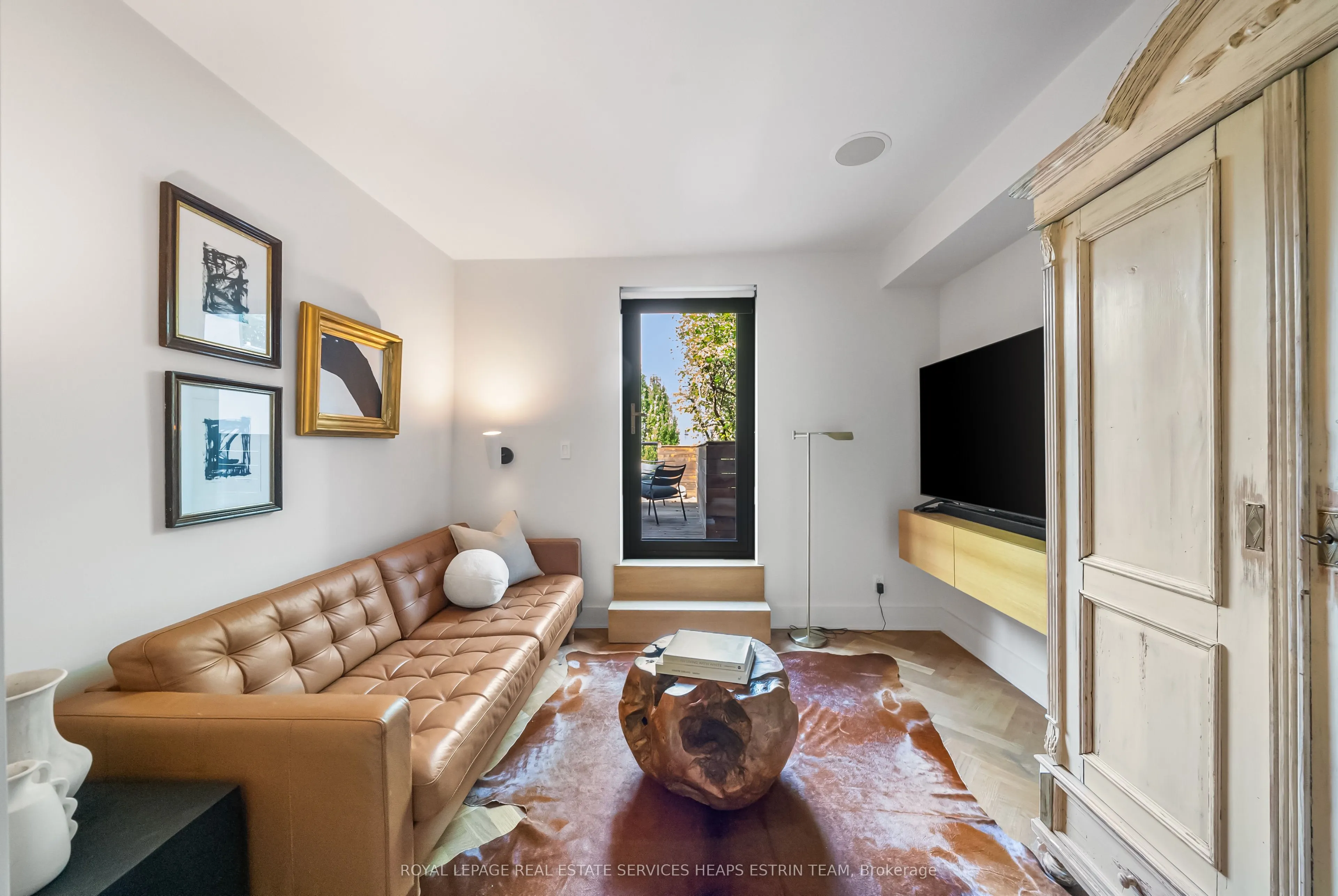 74 Roxborough Street W