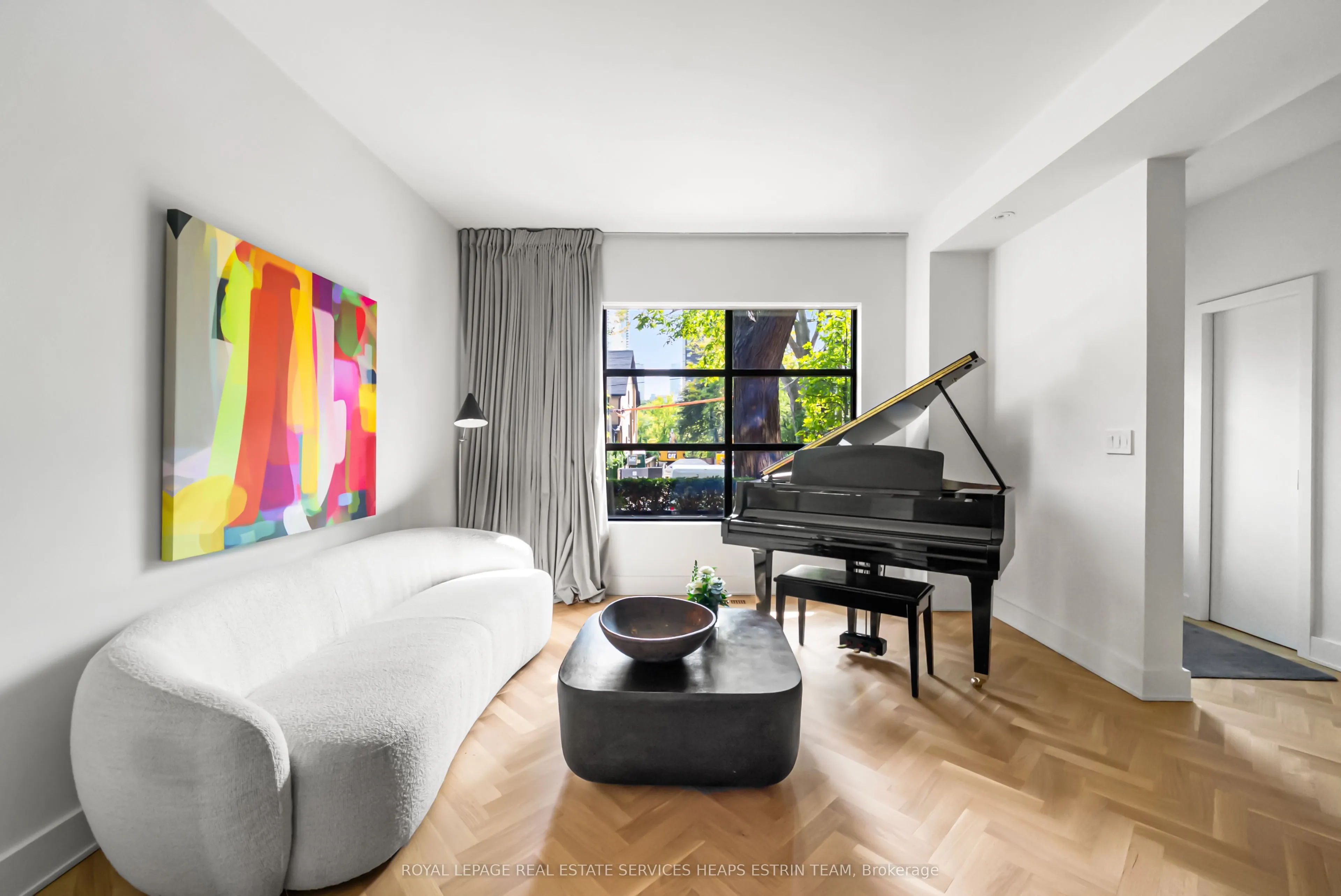 74 Roxborough Street W
