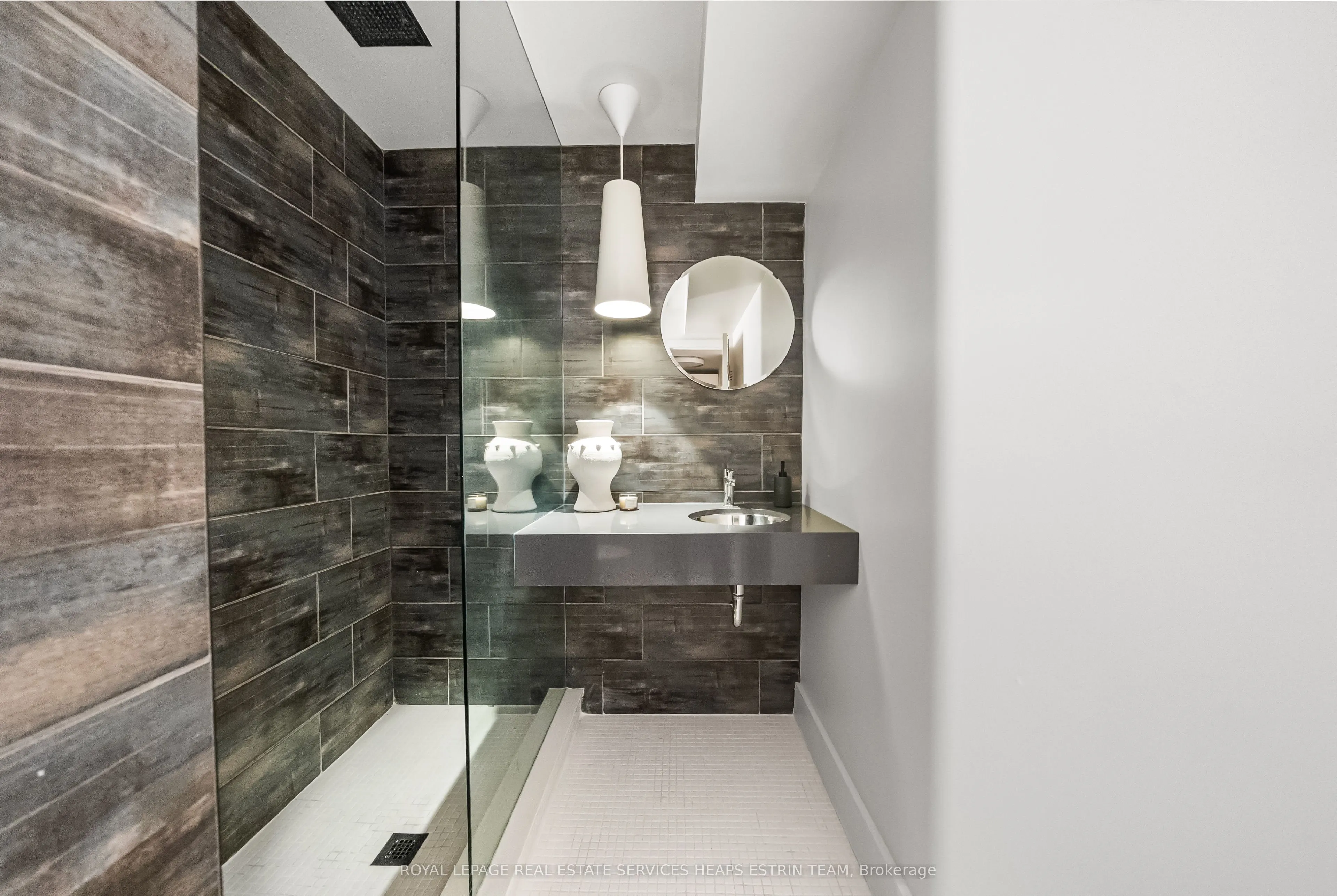 74 Roxborough Street W