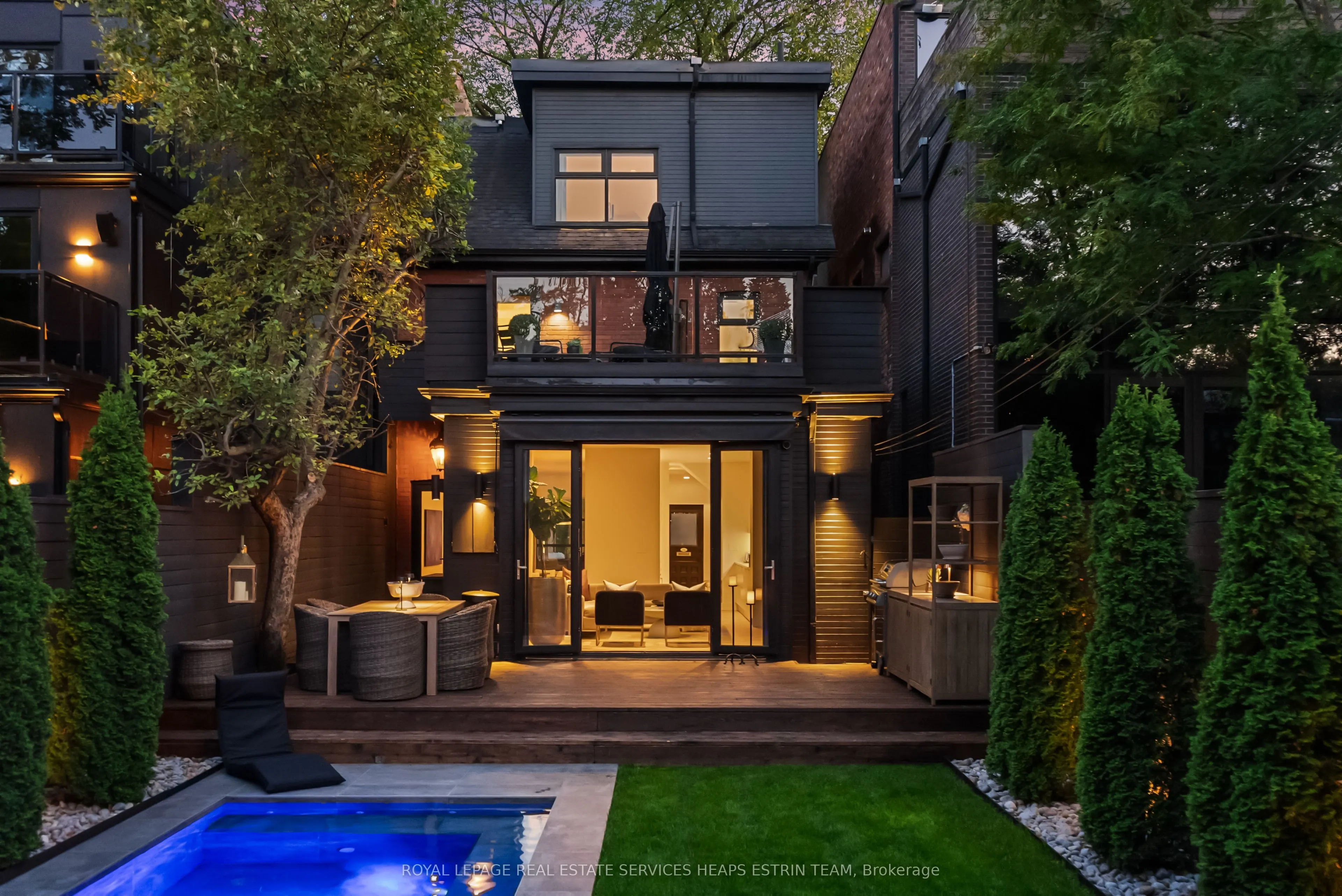74 Roxborough Street W