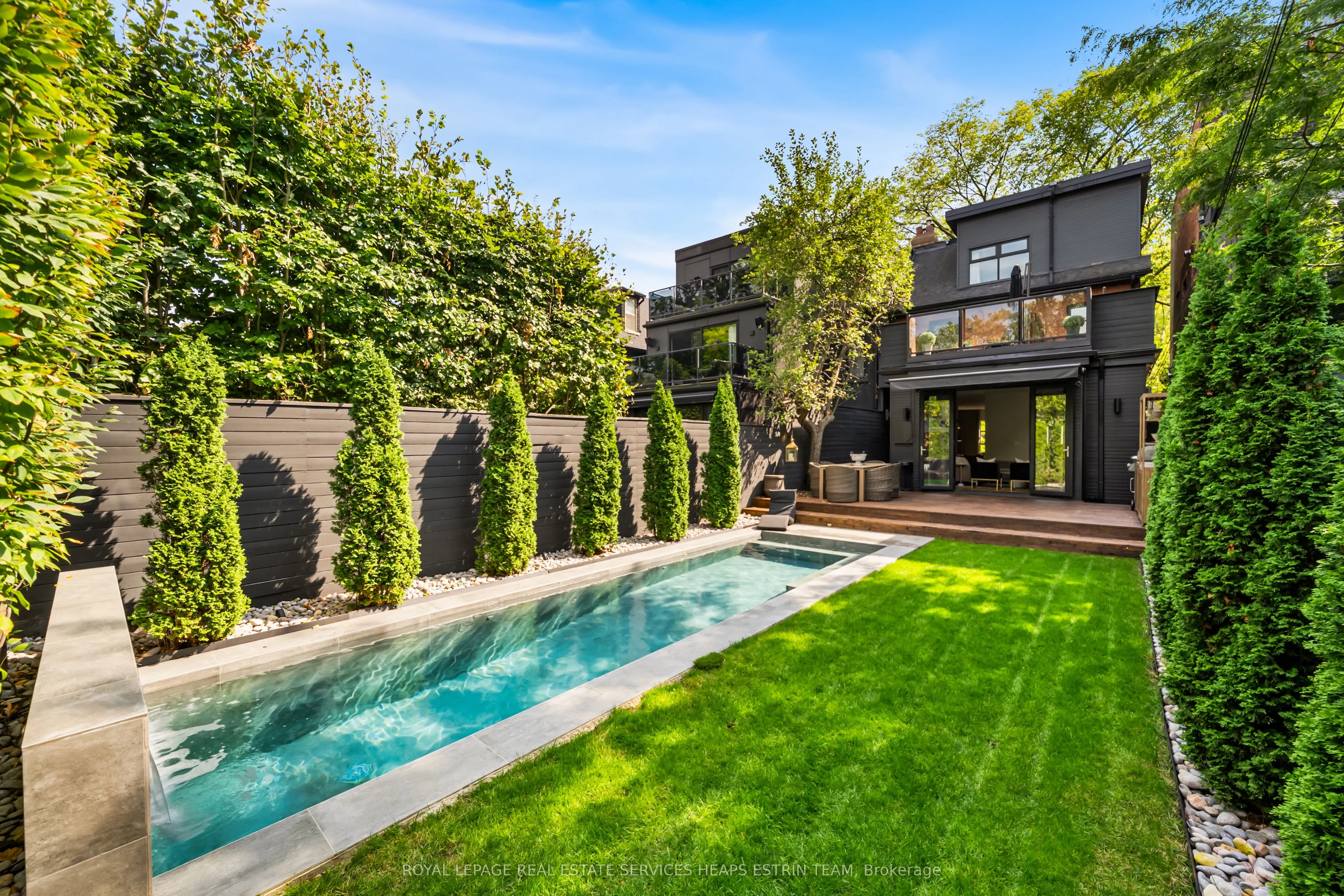 74 Roxborough Street W