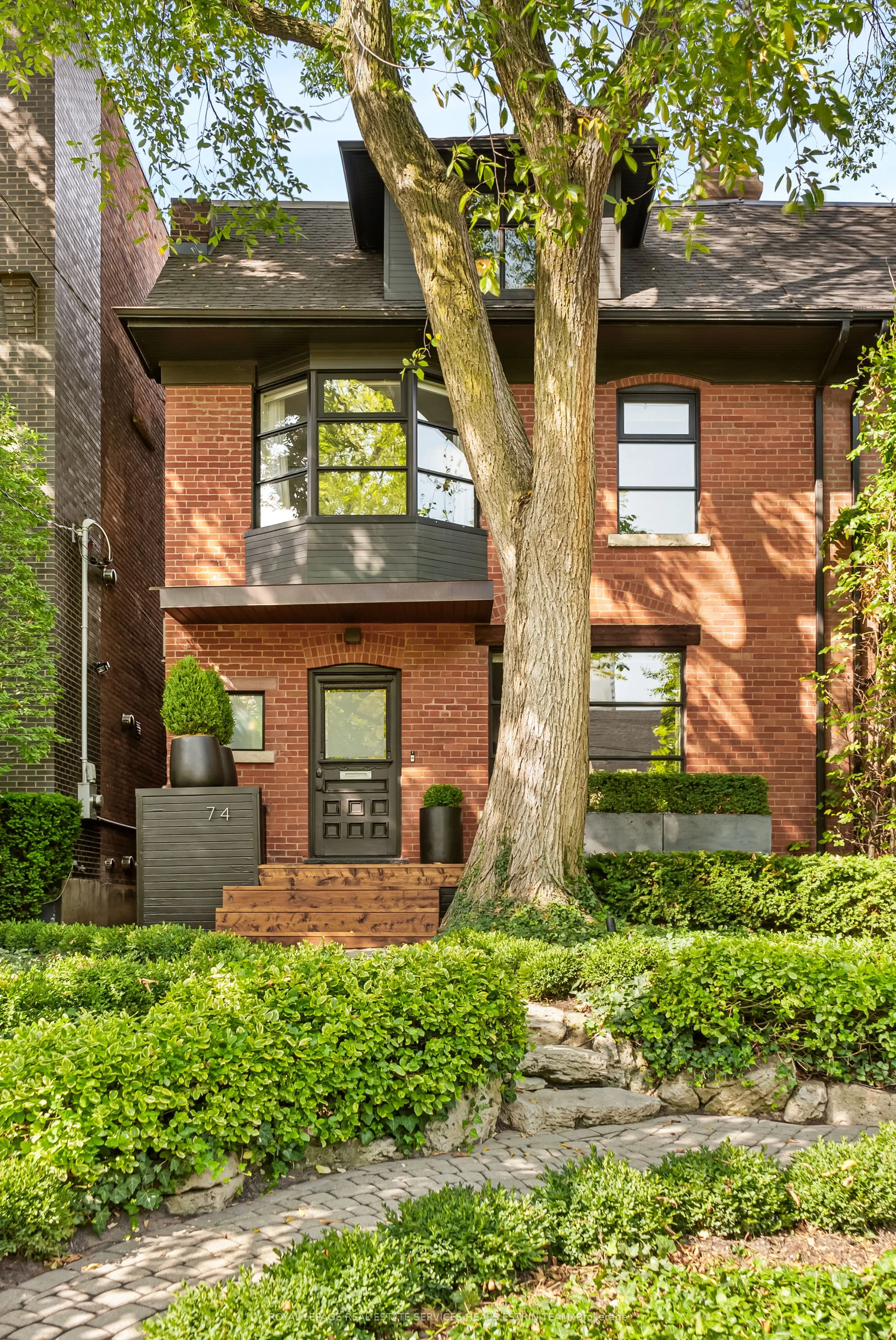 74 Roxborough Street W