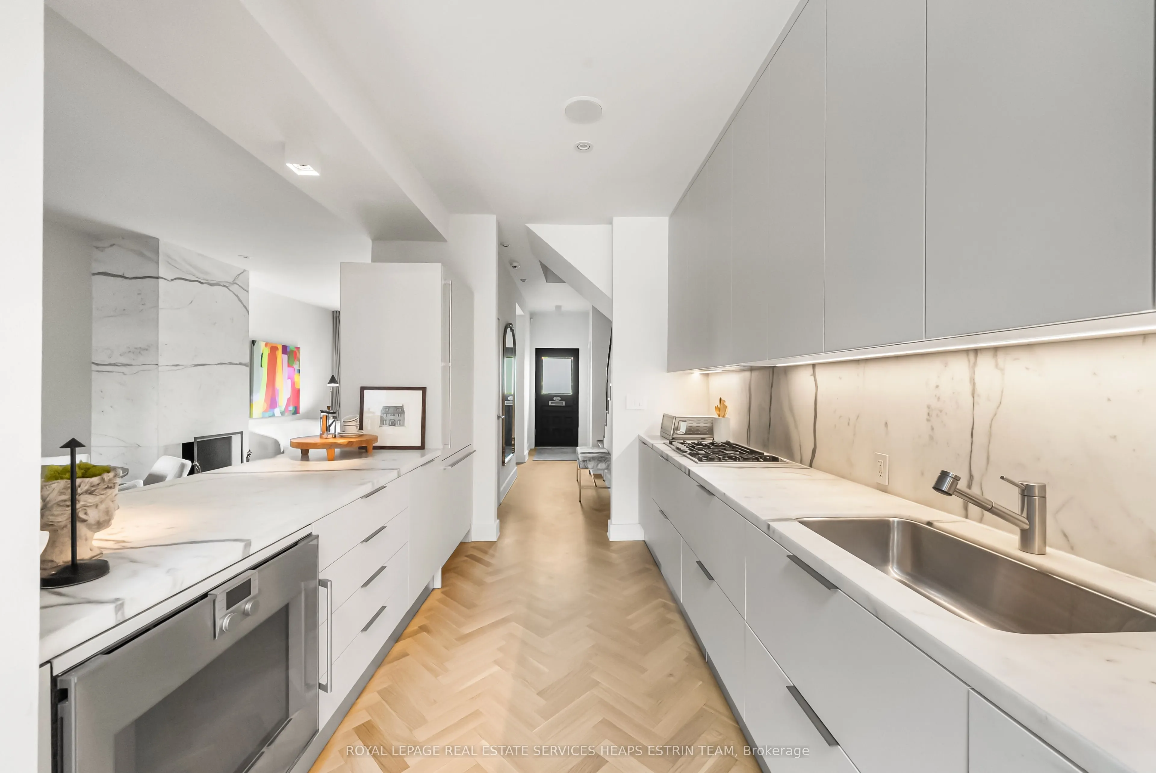 74 Roxborough Street W