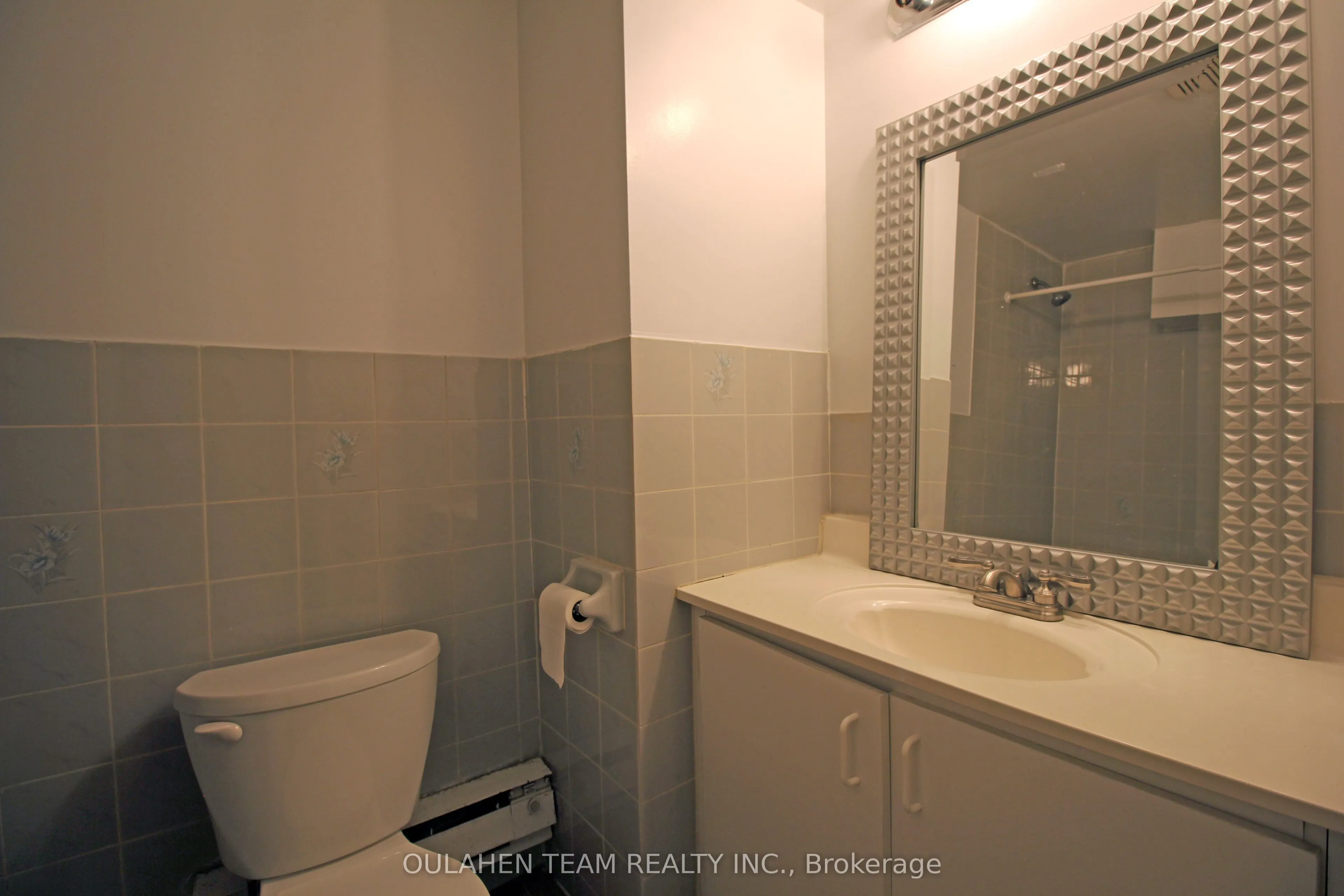 38 Finch Avenue W