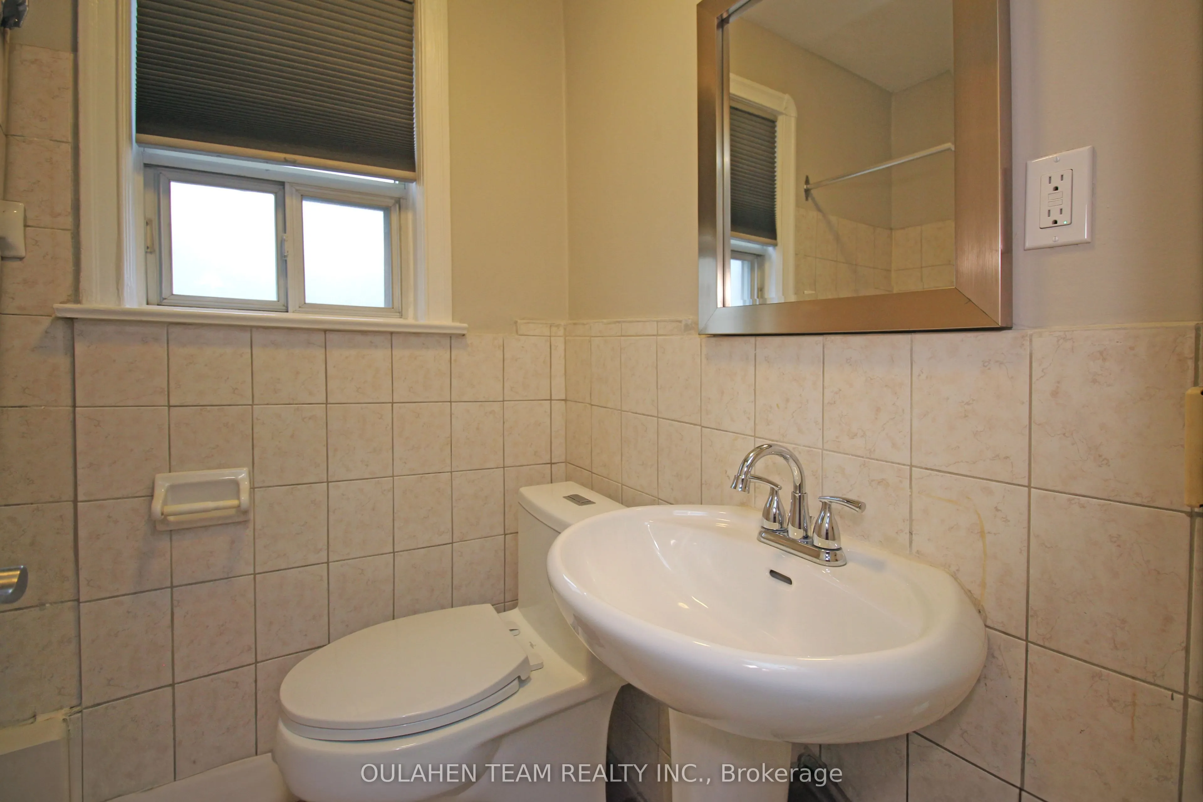 38 Finch Avenue W