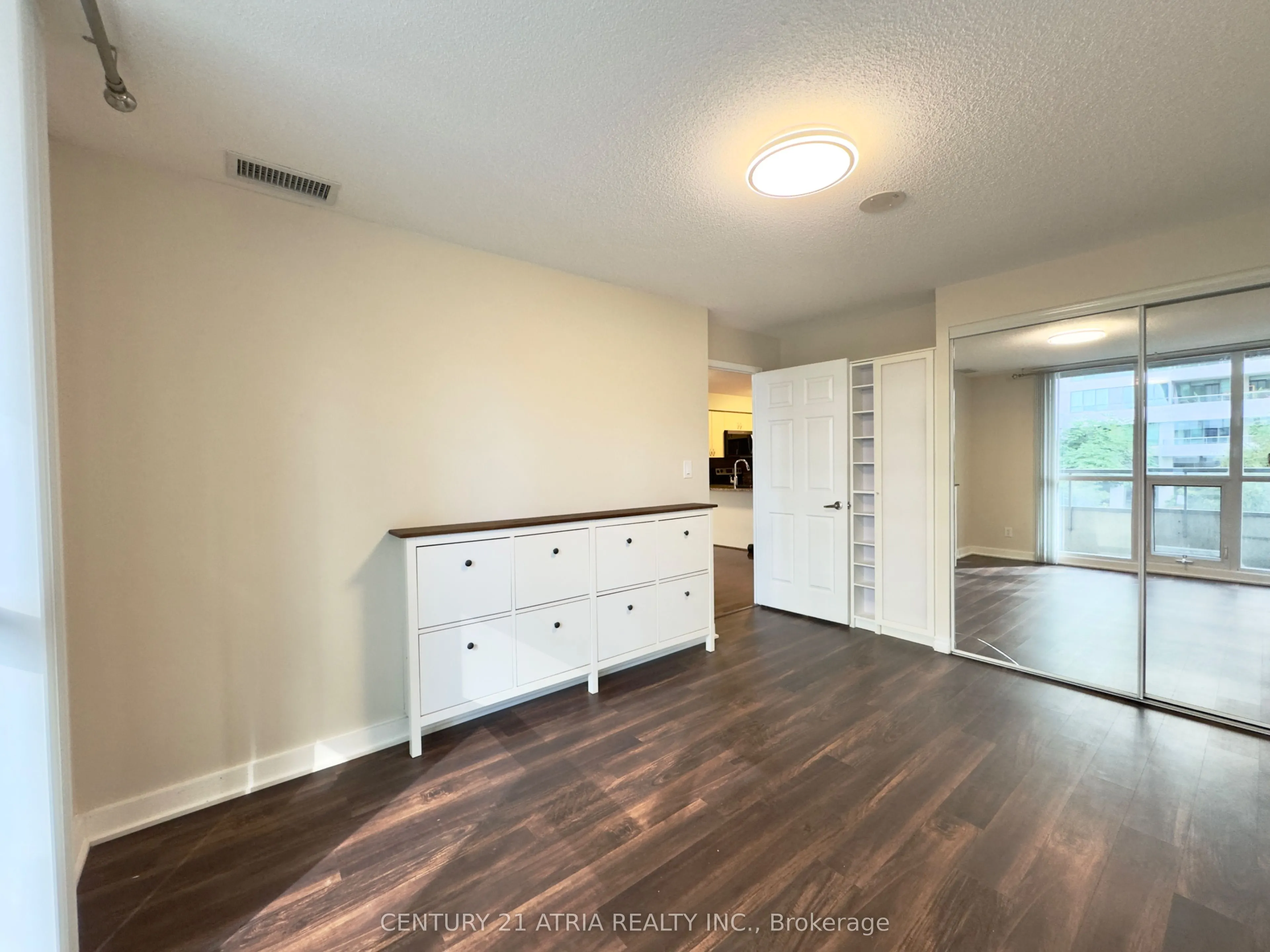35 Hollywood Avenue, #218
