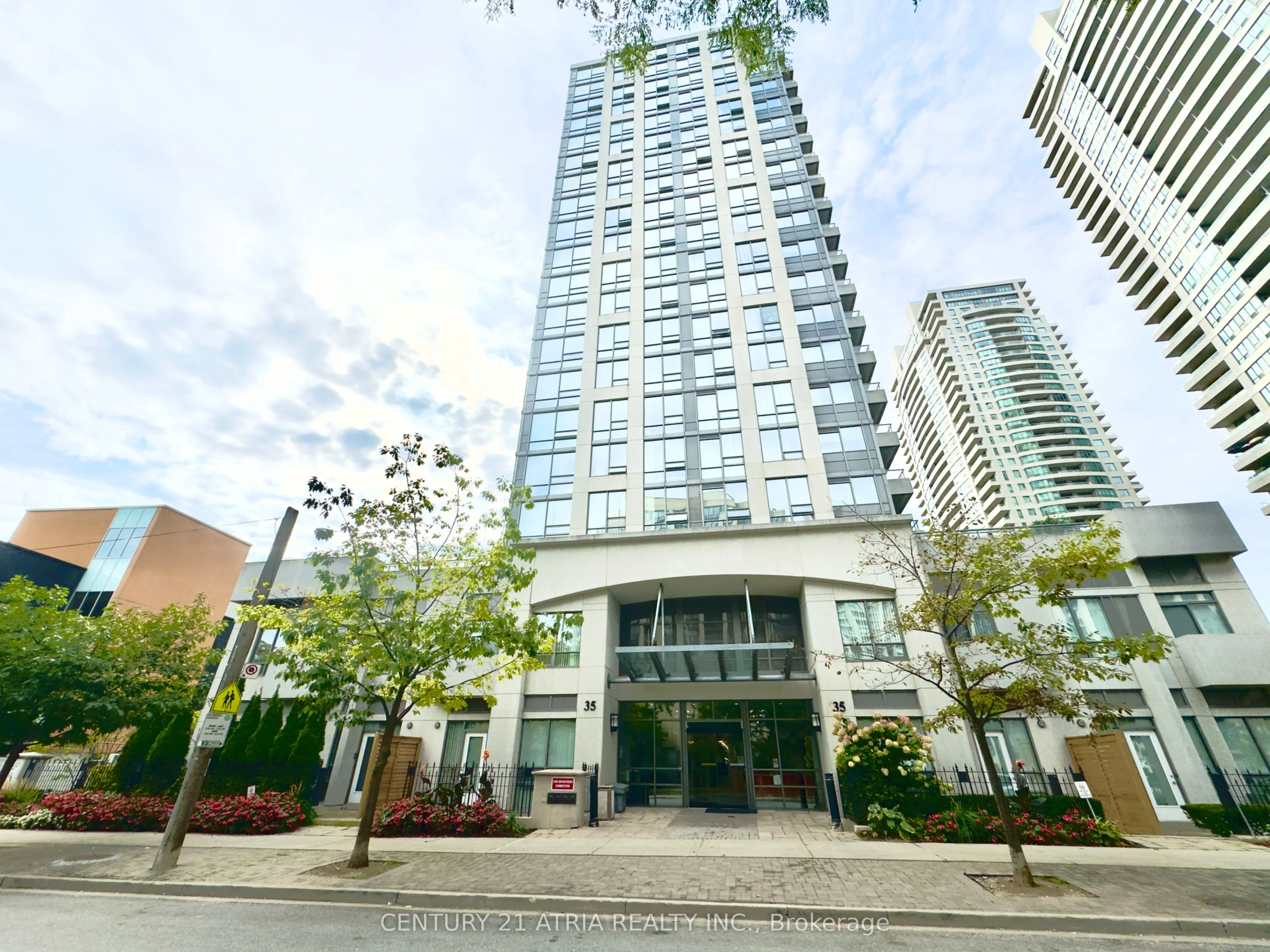 35 Hollywood Avenue, #218