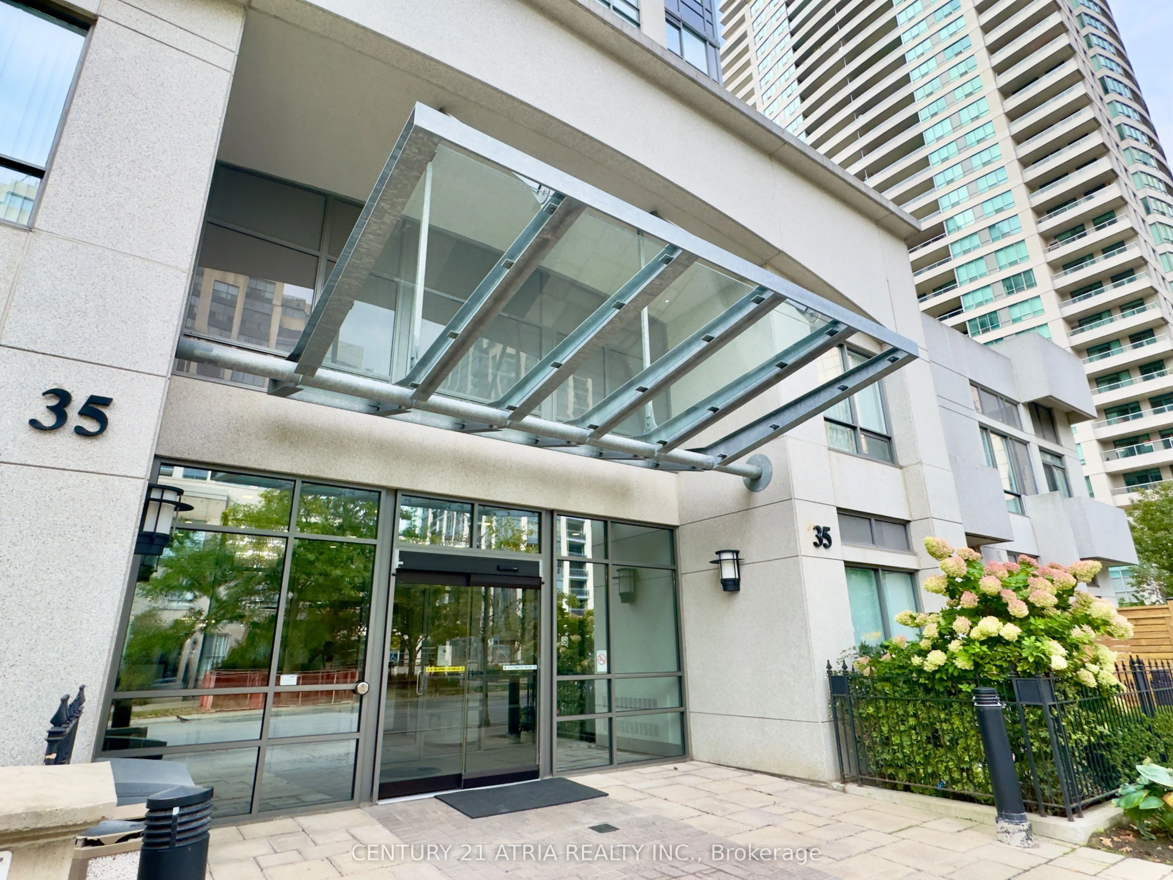 35 Hollywood Avenue, #218