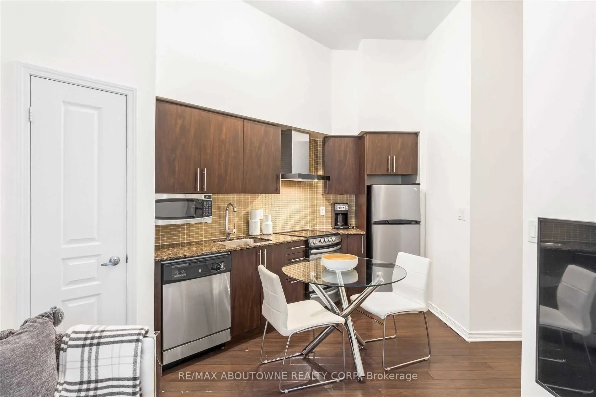 352 Front Street W, #211