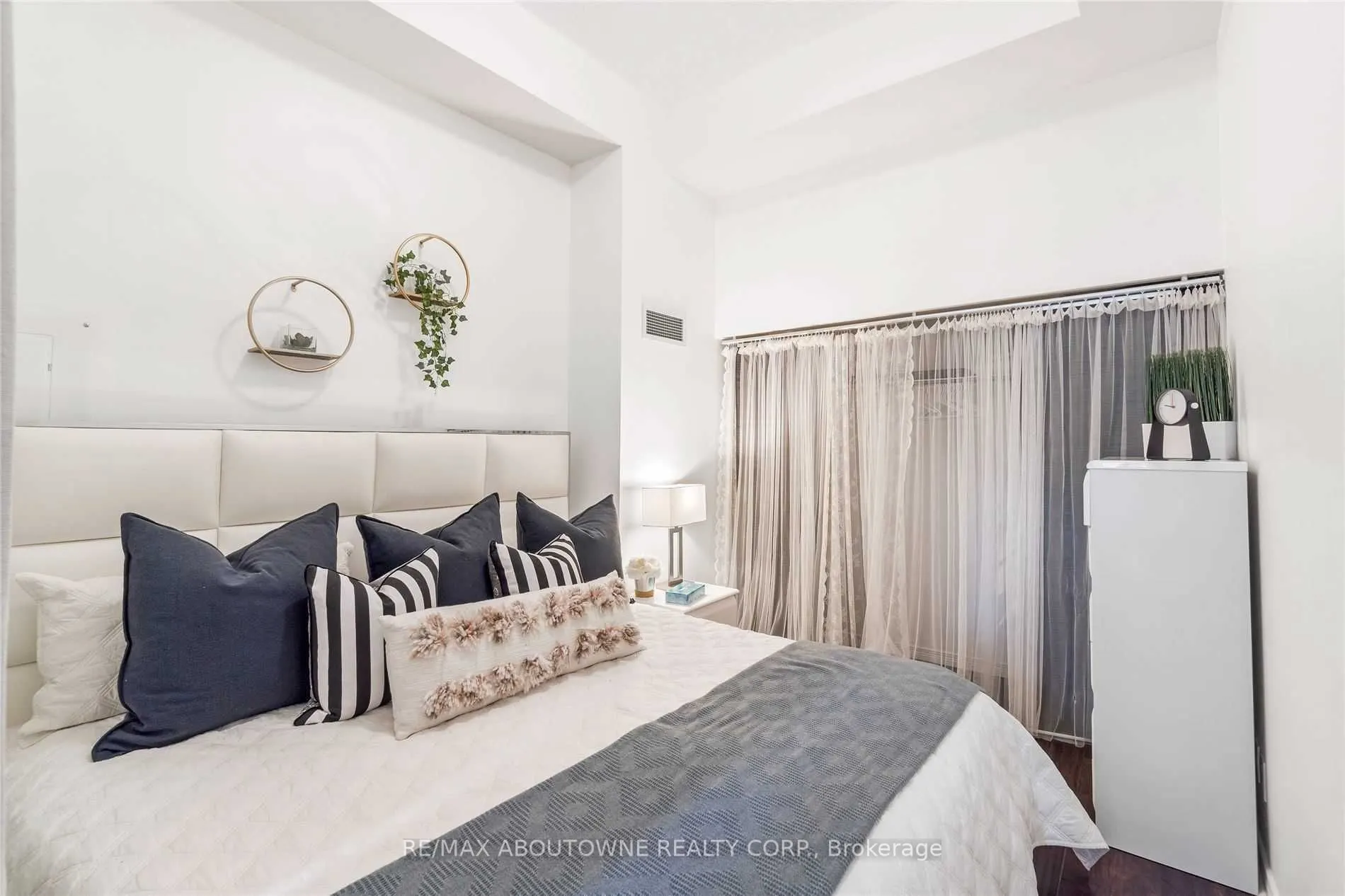 352 Front Street W, #211