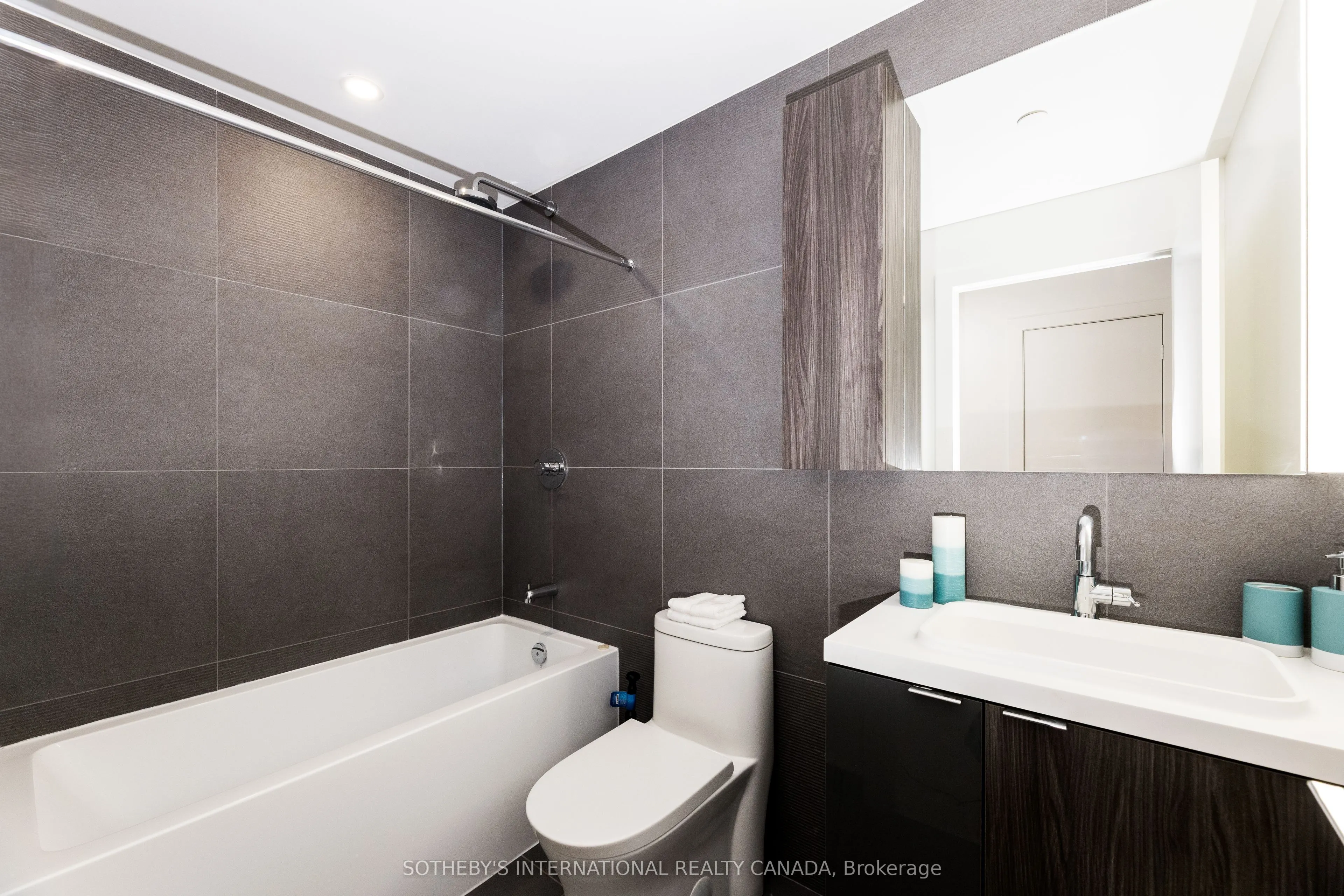 35 Mercer Street, #2411