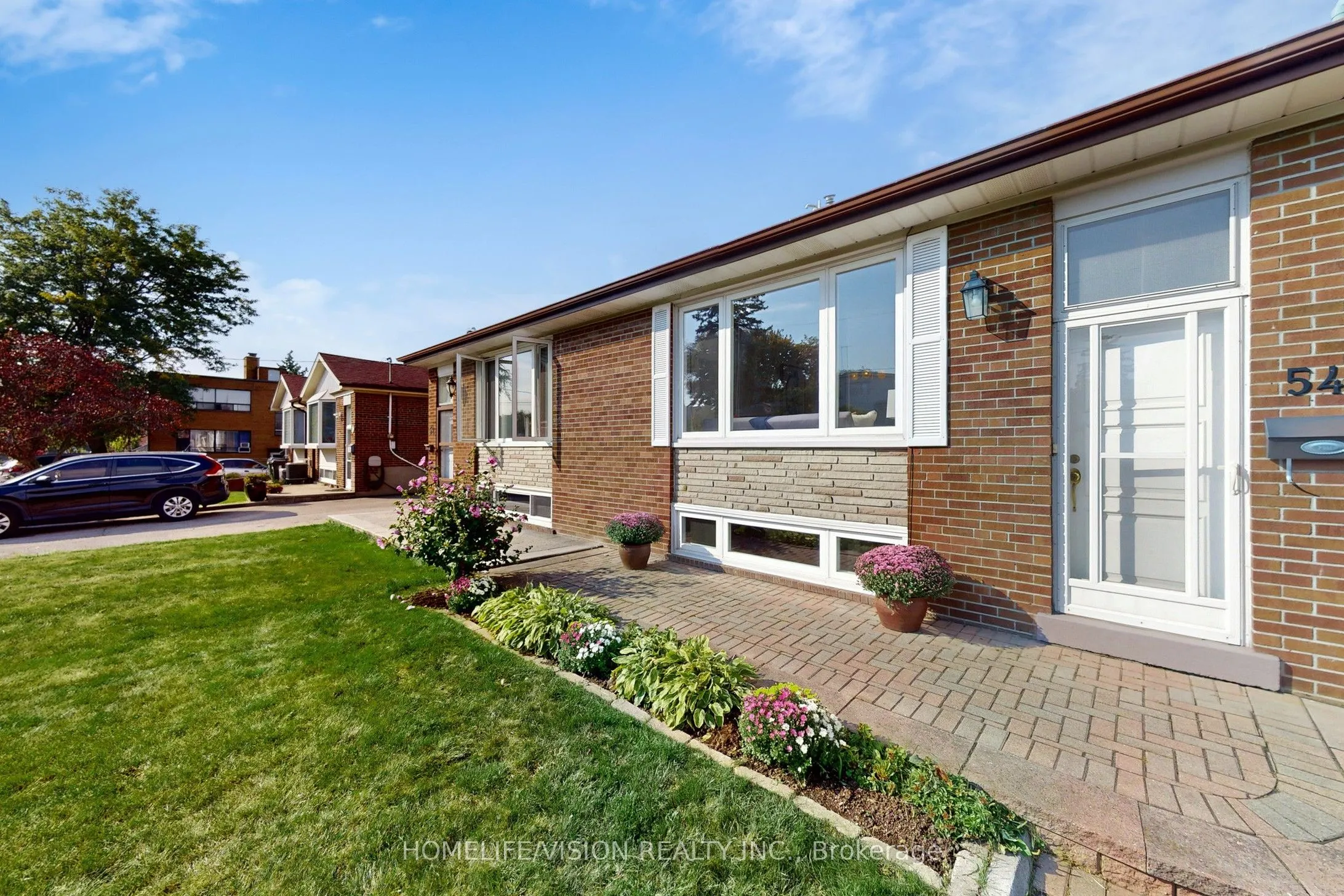 54 Pinebrook Avenue