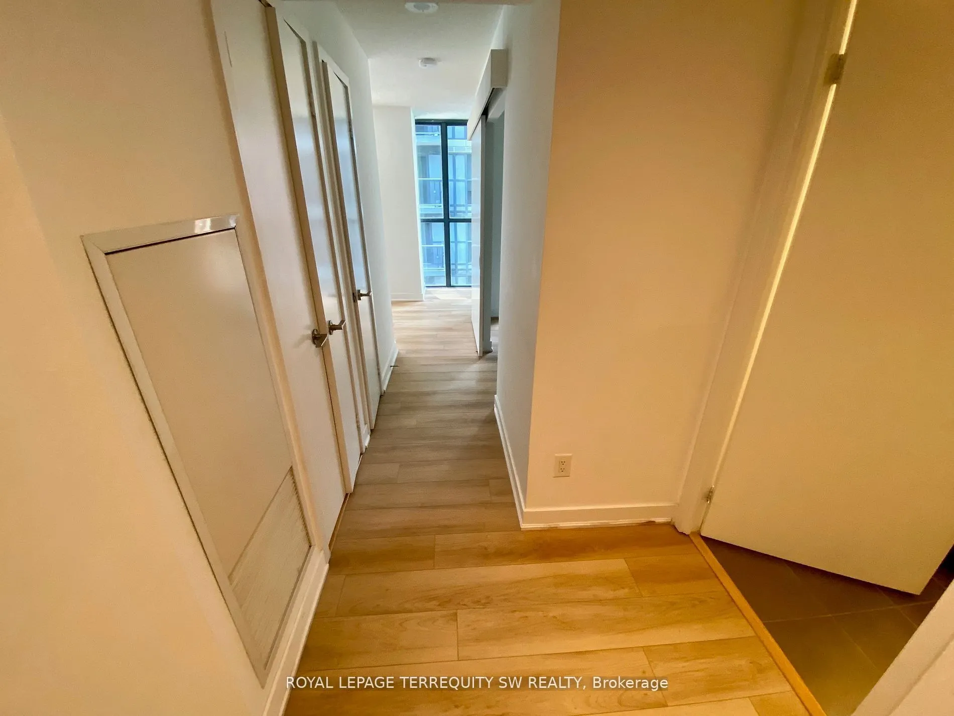 110 Charles Street E, #707