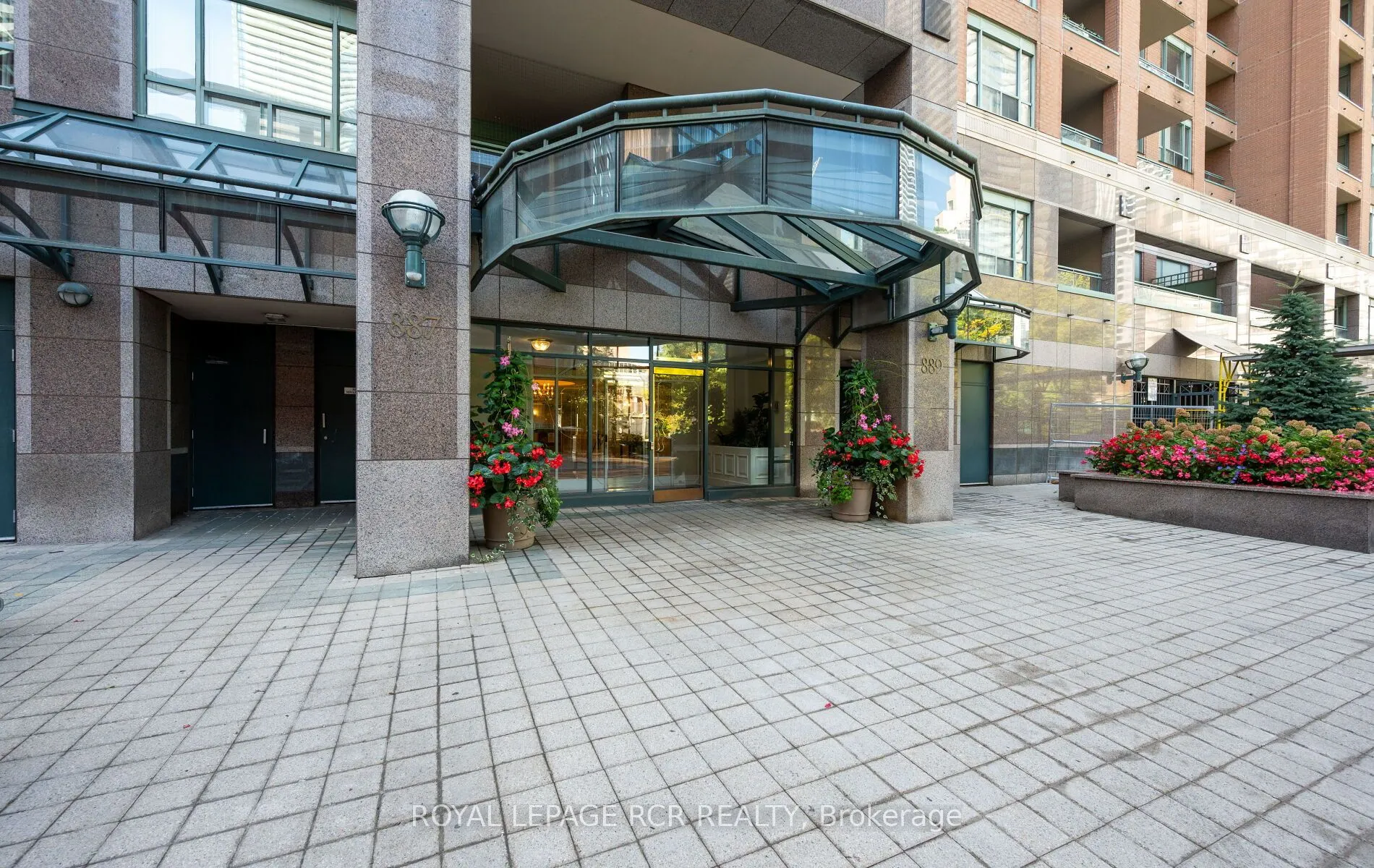 887 Bay Street, #1412