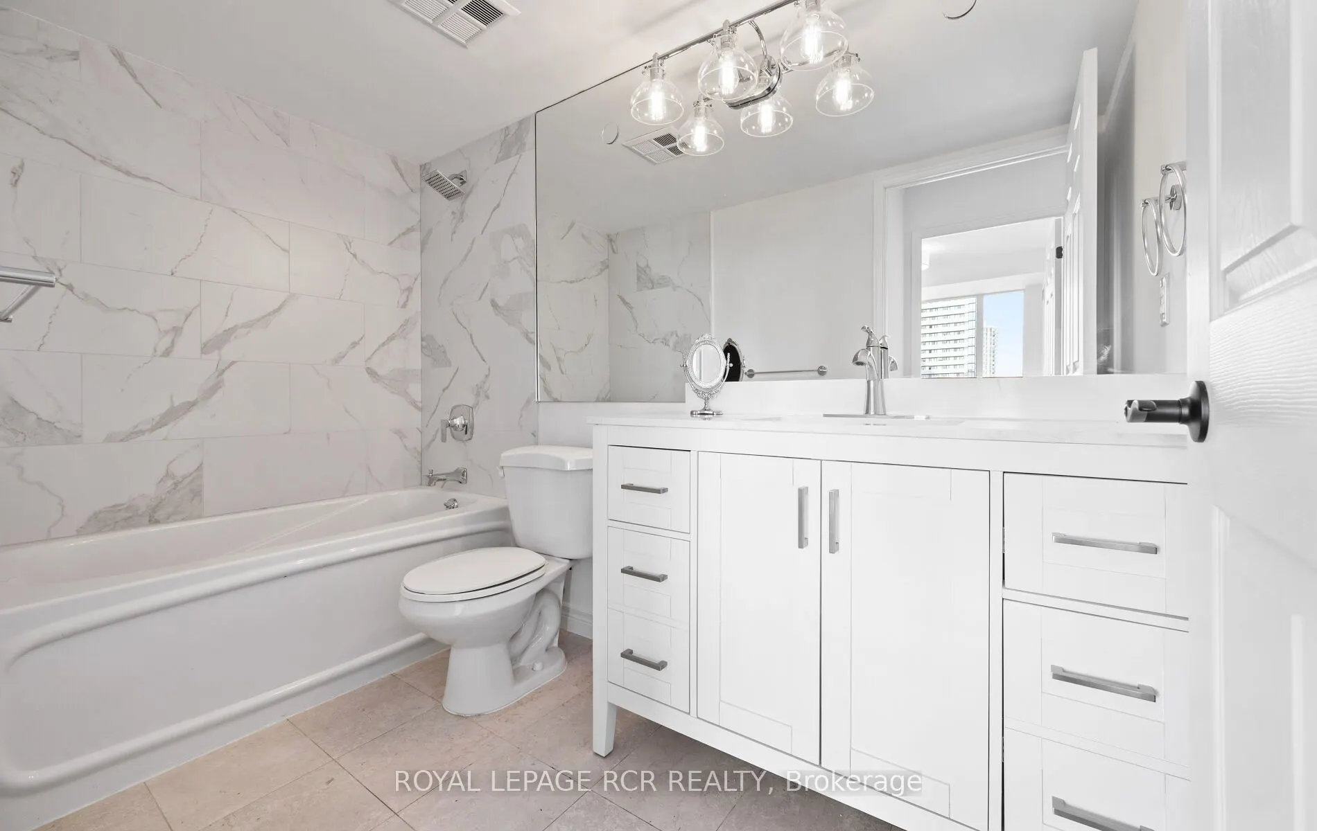 887 Bay Street, #1412
