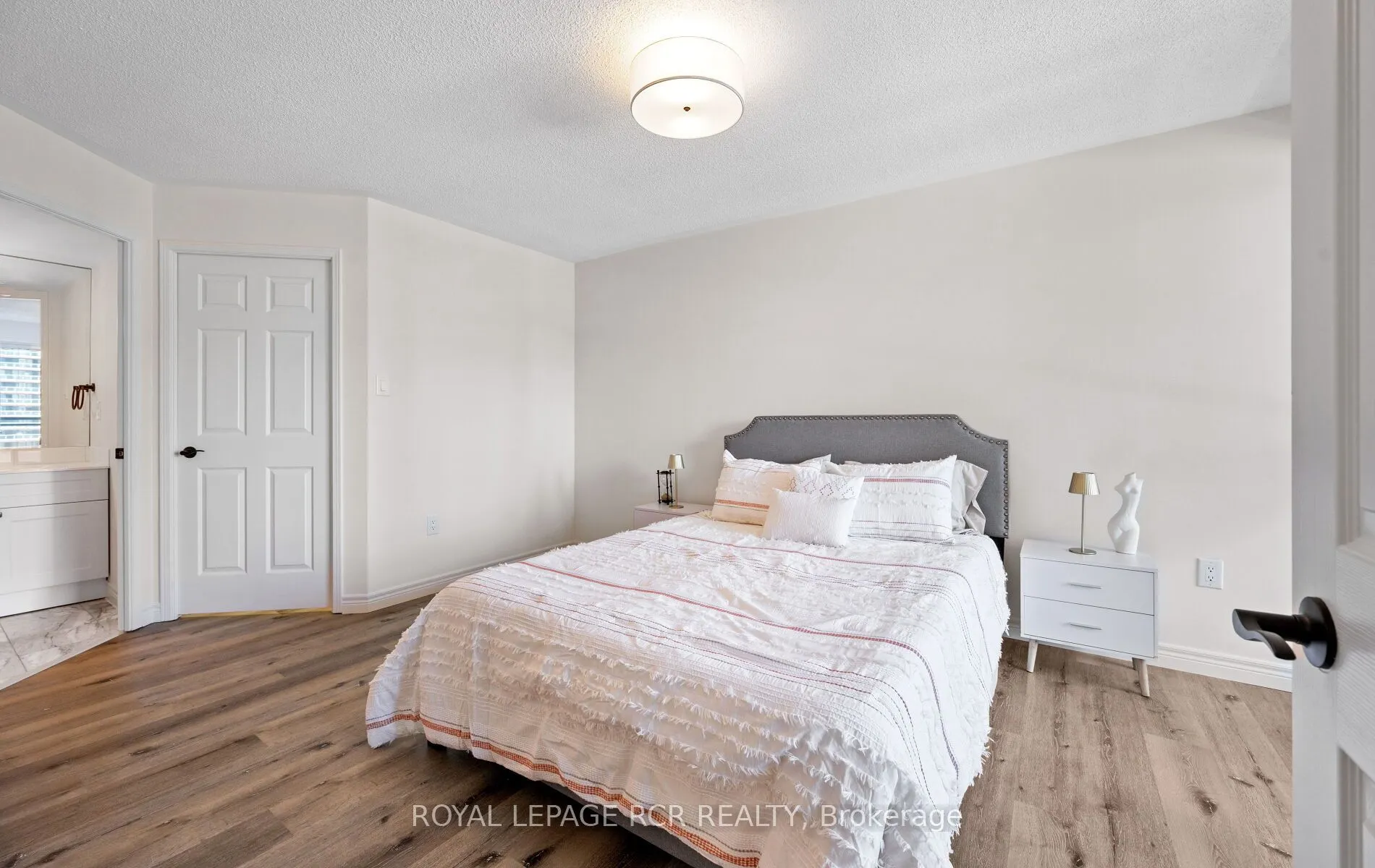 887 Bay Street, #1412