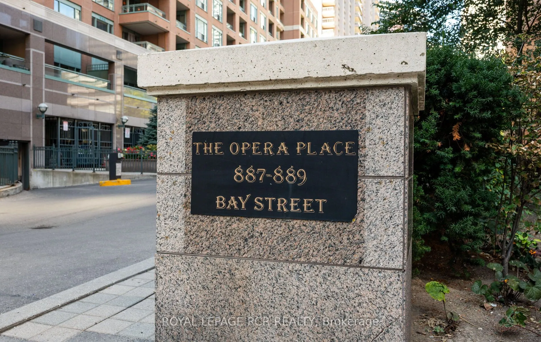 887 Bay Street, #1412