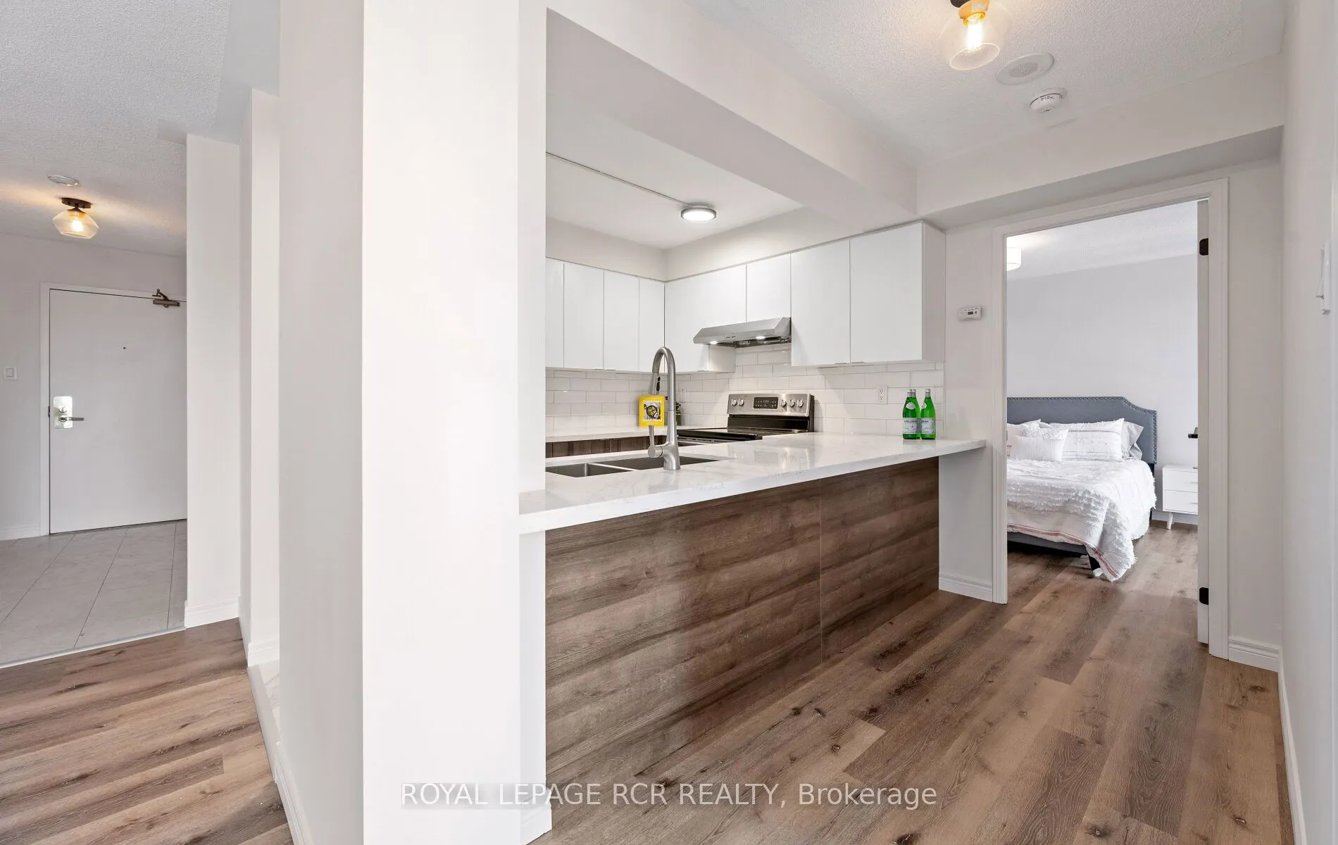 887 Bay Street, #1412