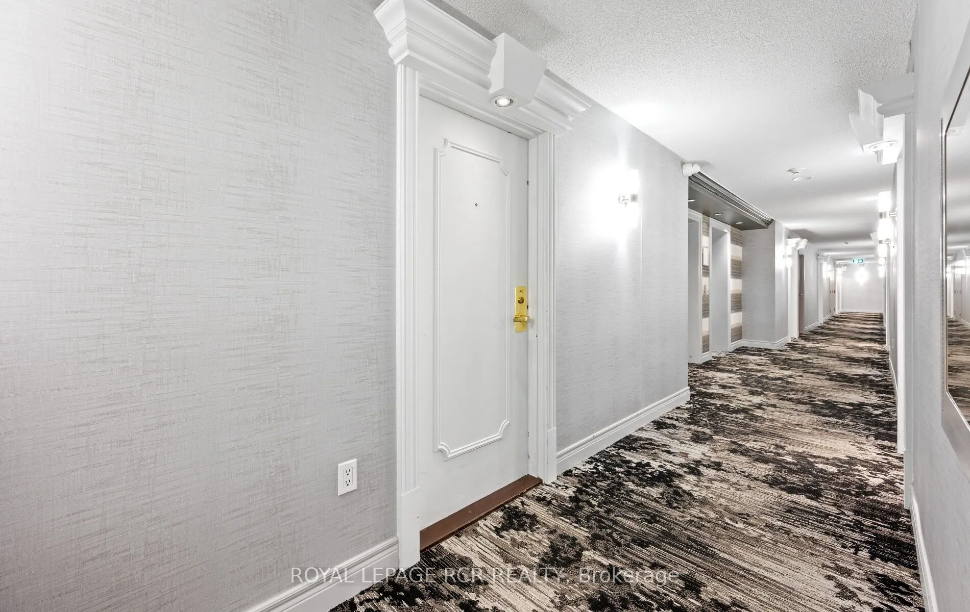 887 Bay Street, #1412