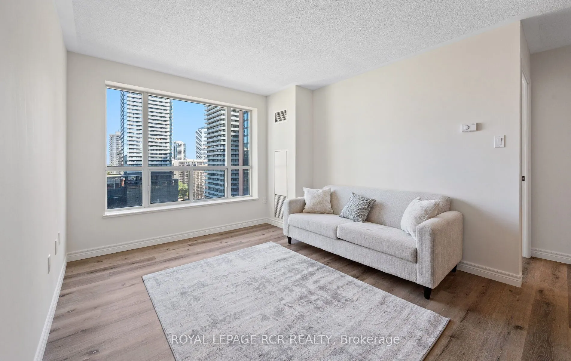 887 Bay Street, #1412