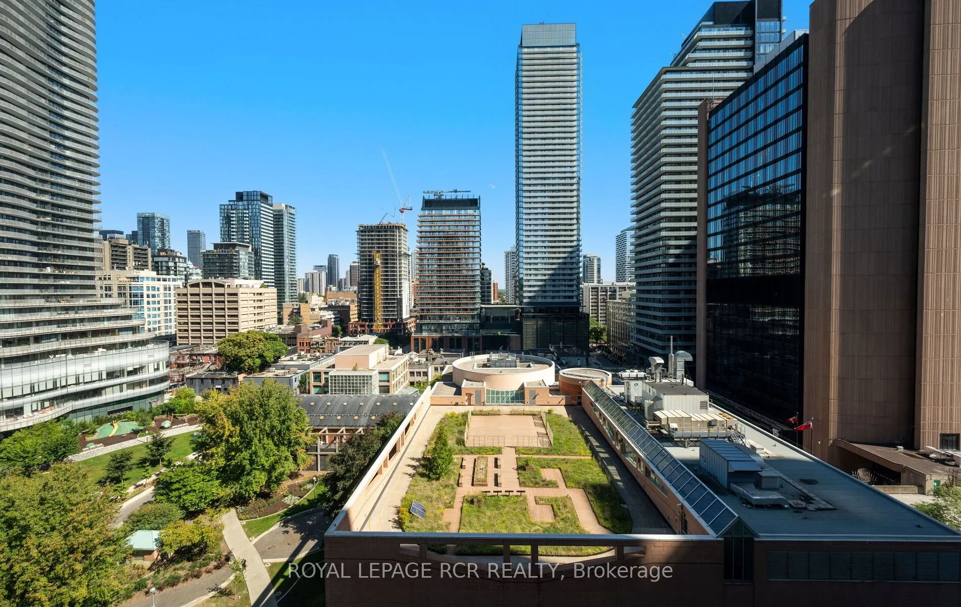 887 Bay Street, #1412