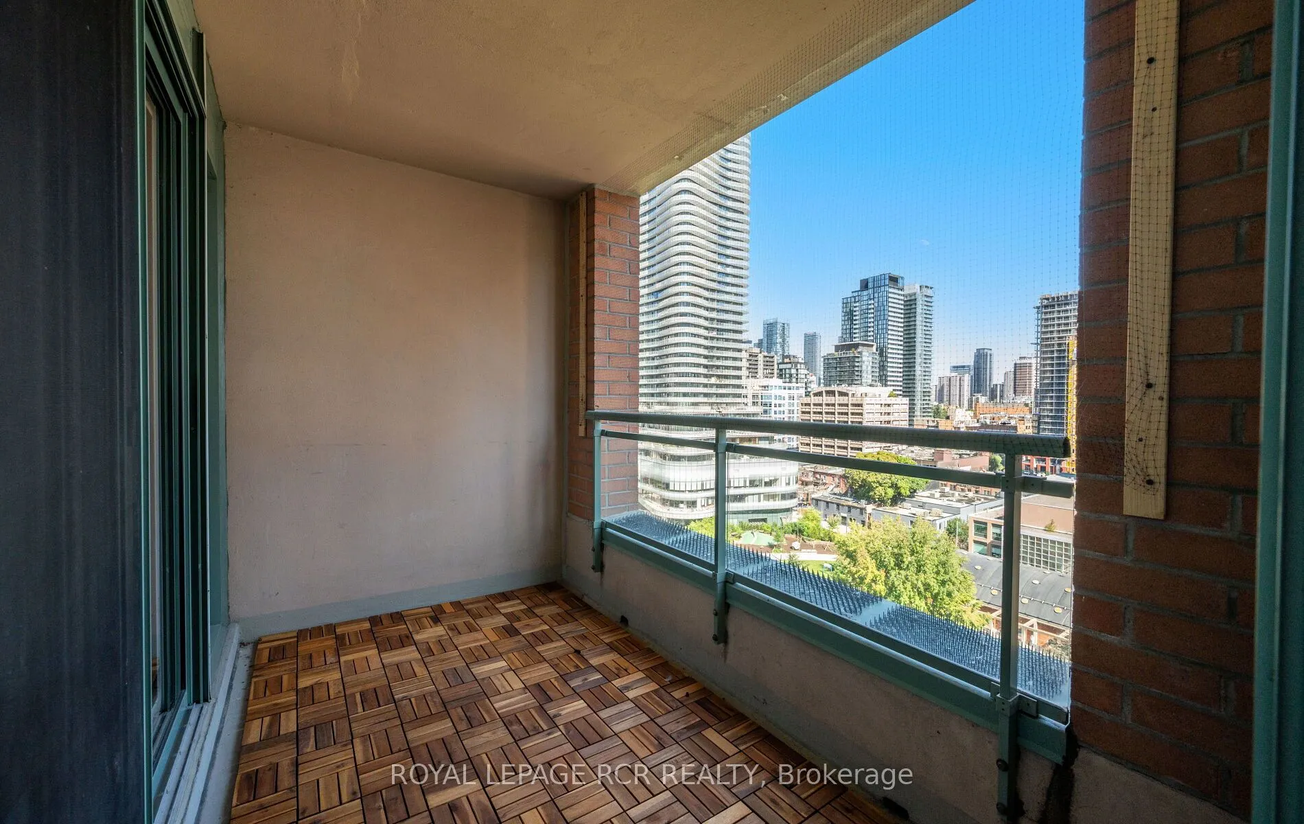 887 Bay Street, #1412