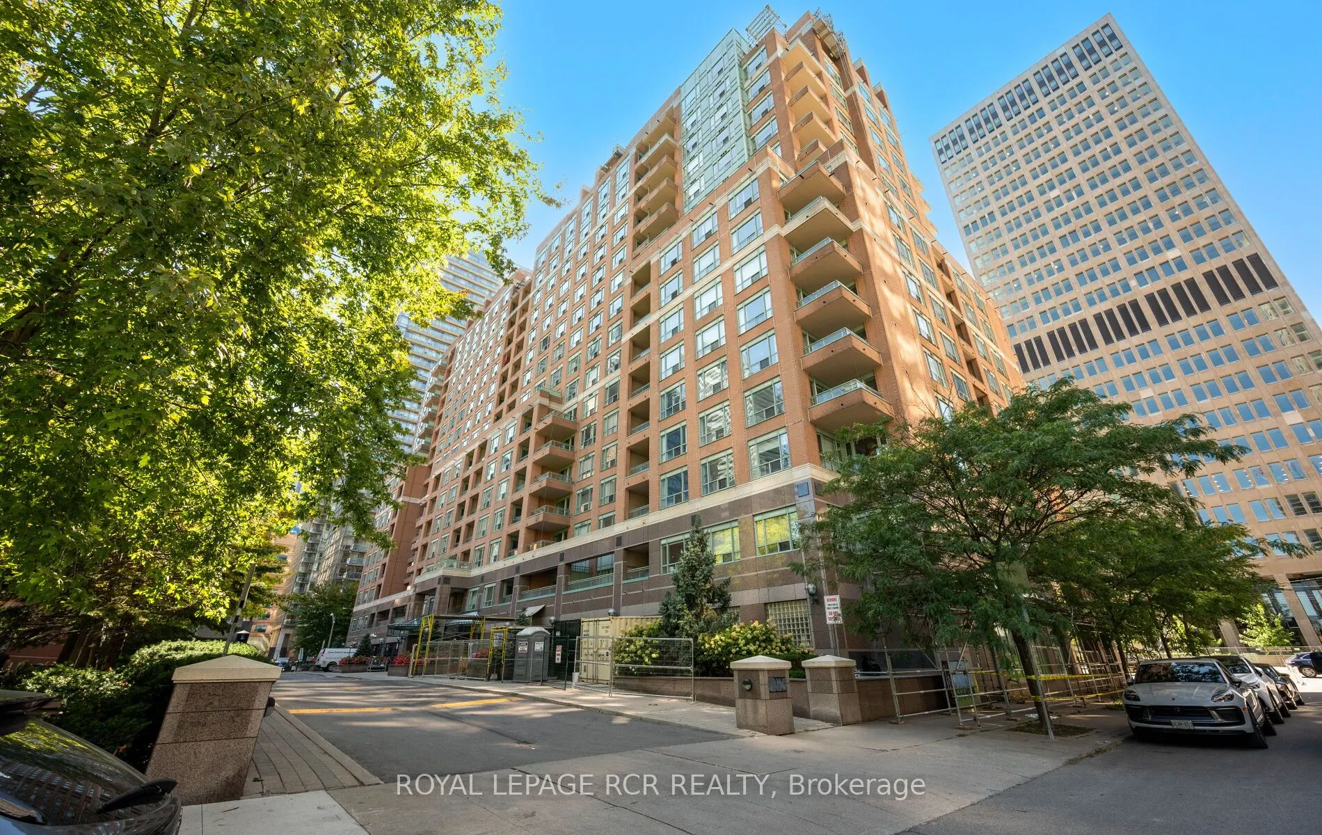 887 Bay Street, #1412