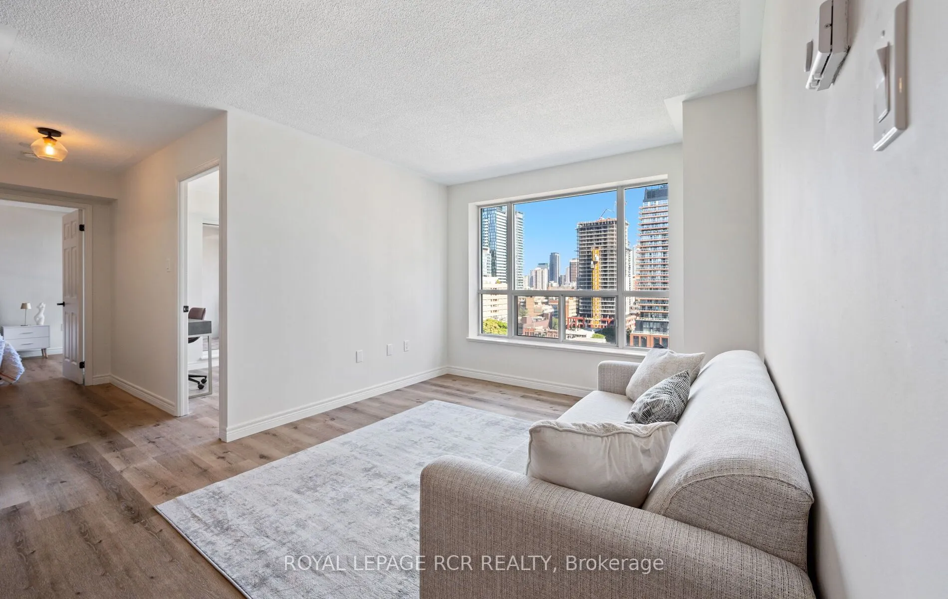 887 Bay Street, #1412
