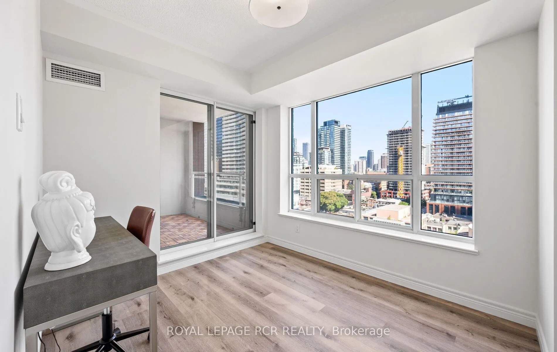 887 Bay Street, #1412