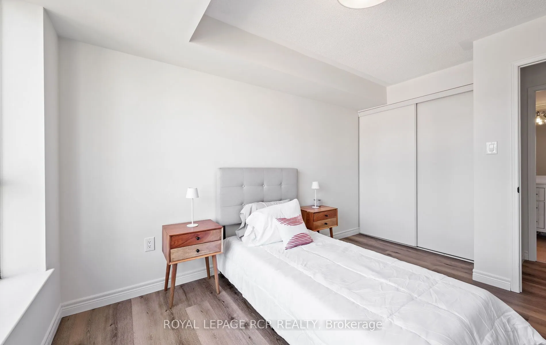 887 Bay Street, #1412