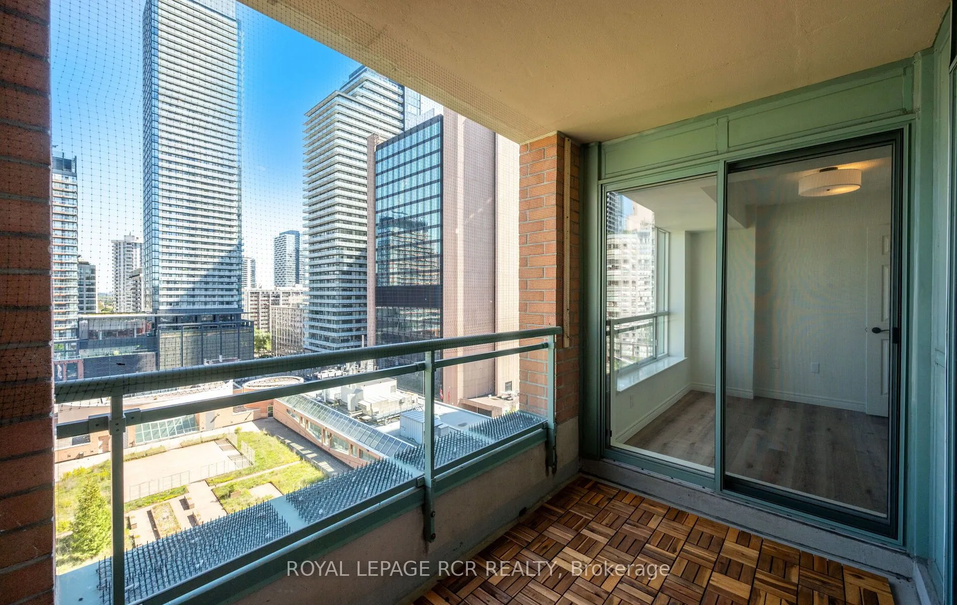 887 Bay Street, #1412