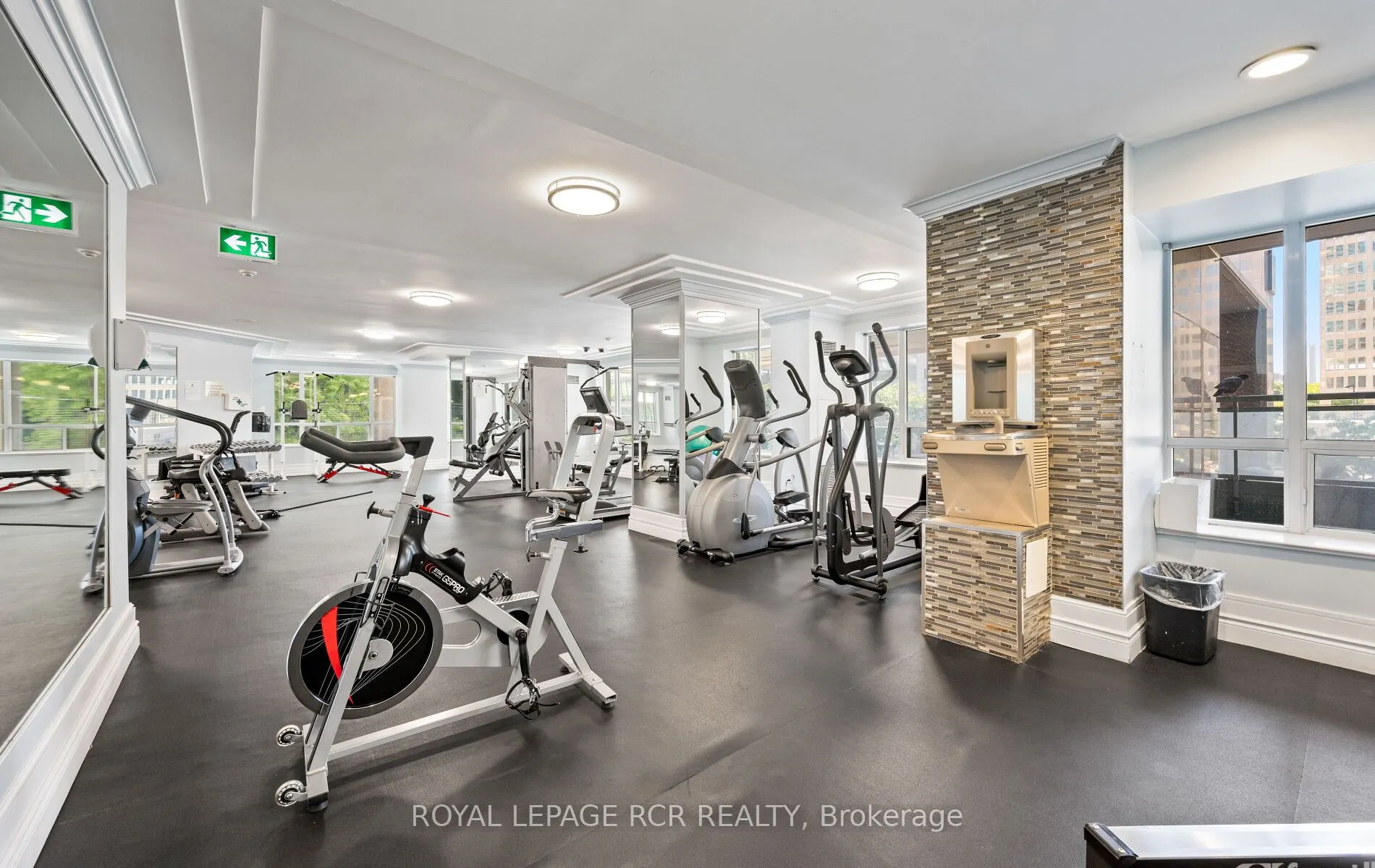 887 Bay Street, #1412