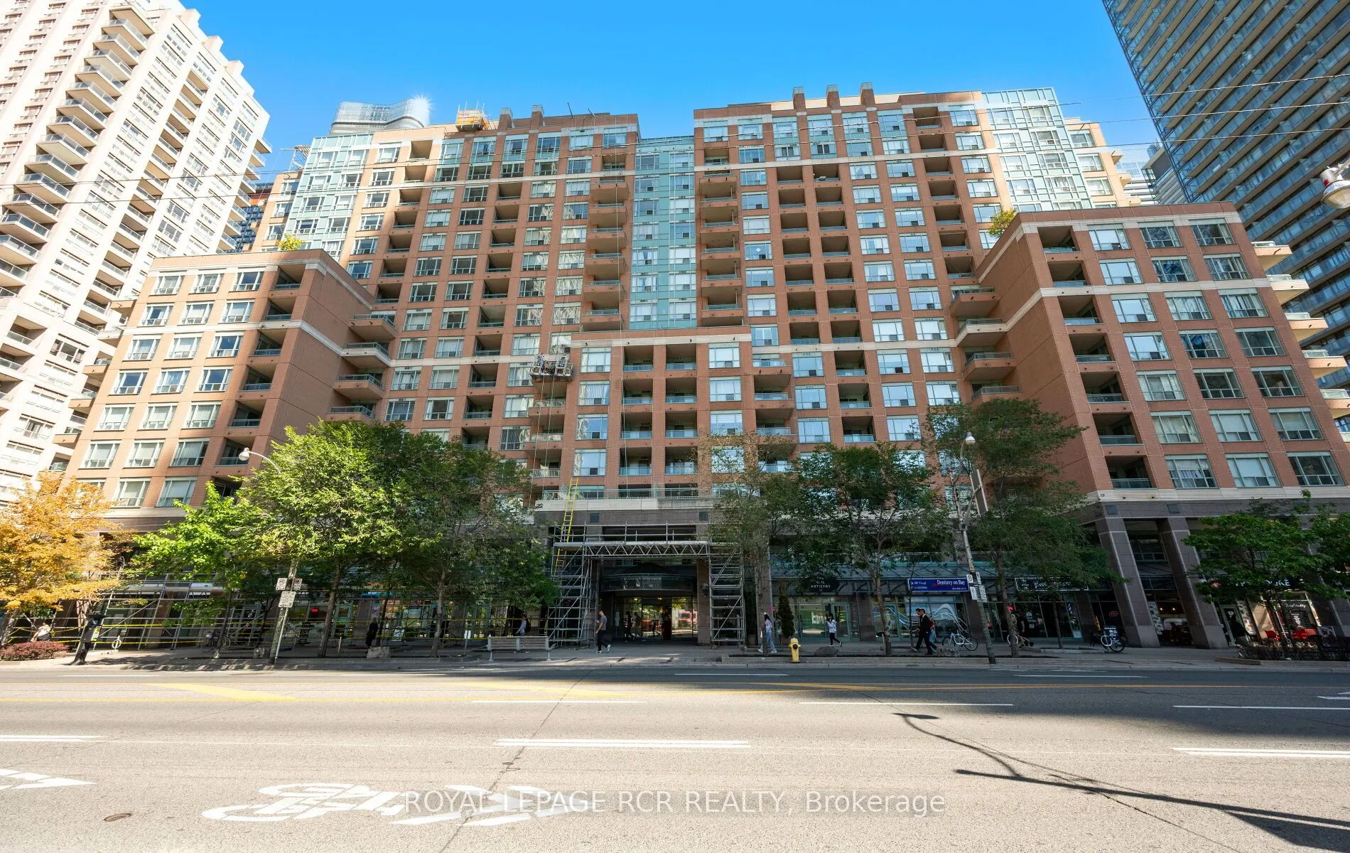 887 Bay Street, #1412