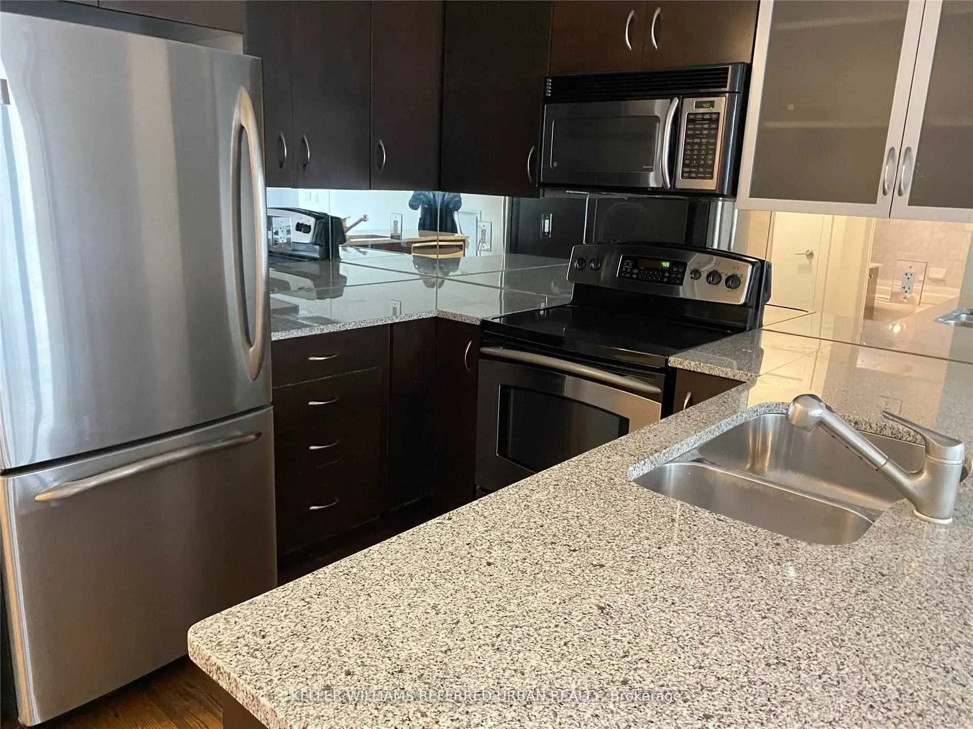 438 King Street W, #1401