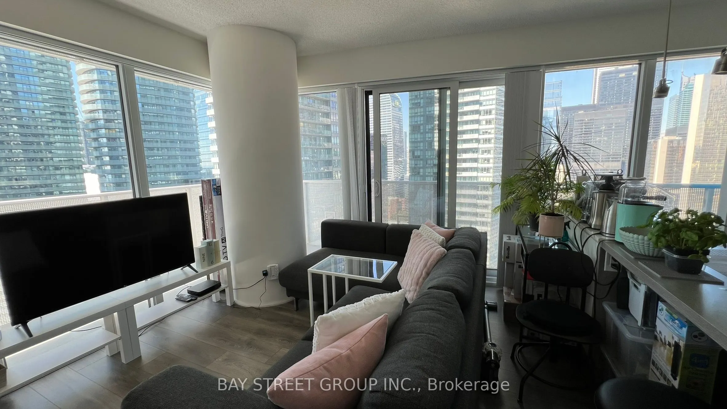 100 Harbour Street, #3302