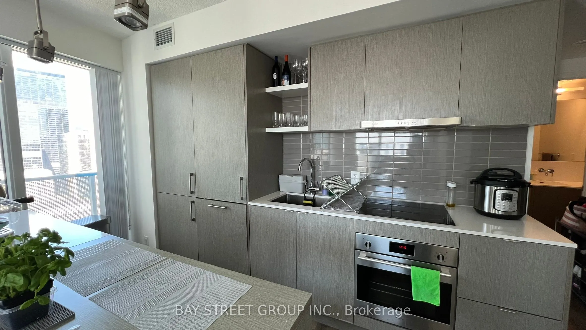 100 Harbour Street, #3302