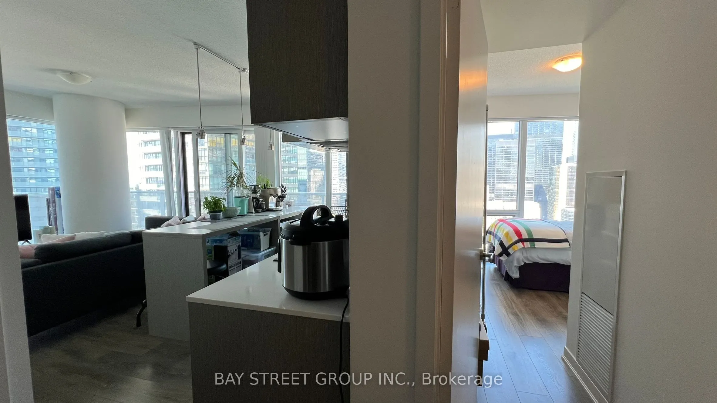 100 Harbour Street, #3302