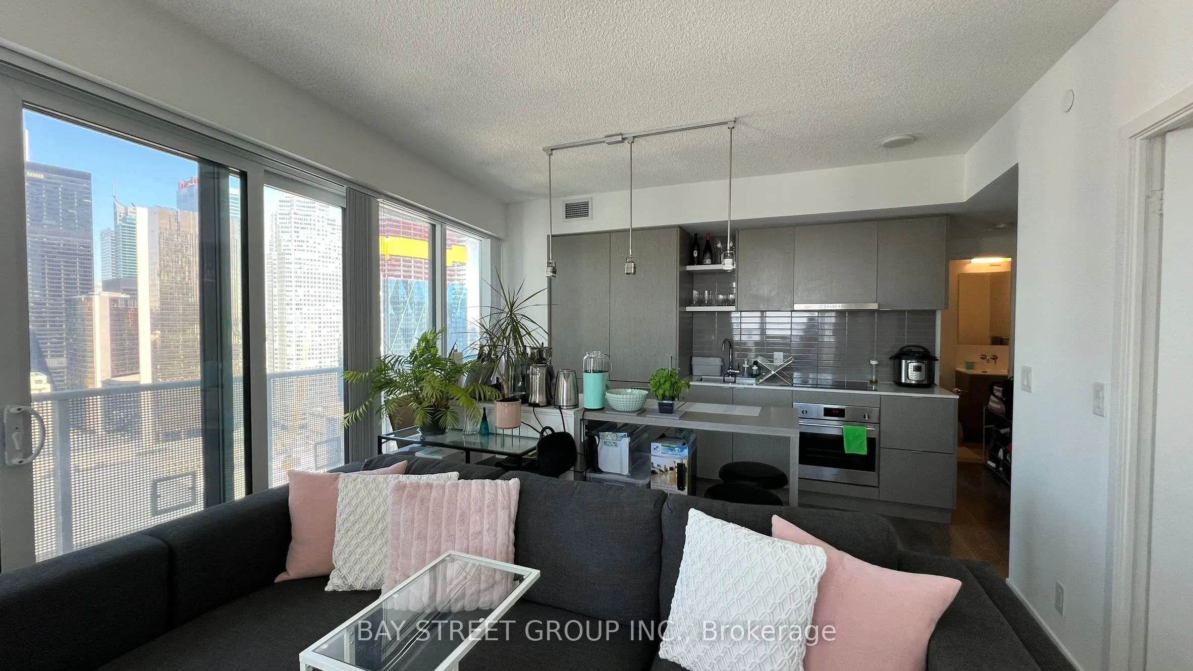 100 Harbour Street, #3302