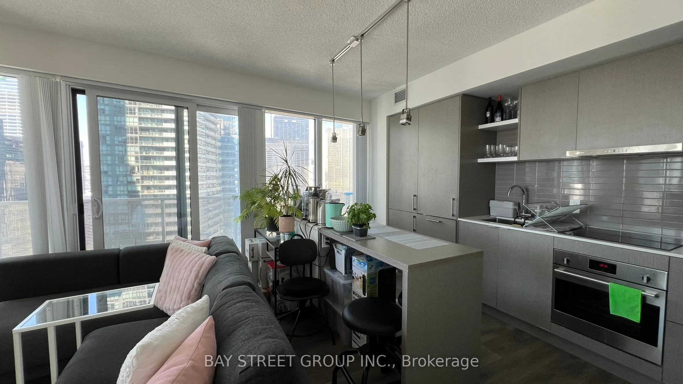 100 Harbour Street, #3302