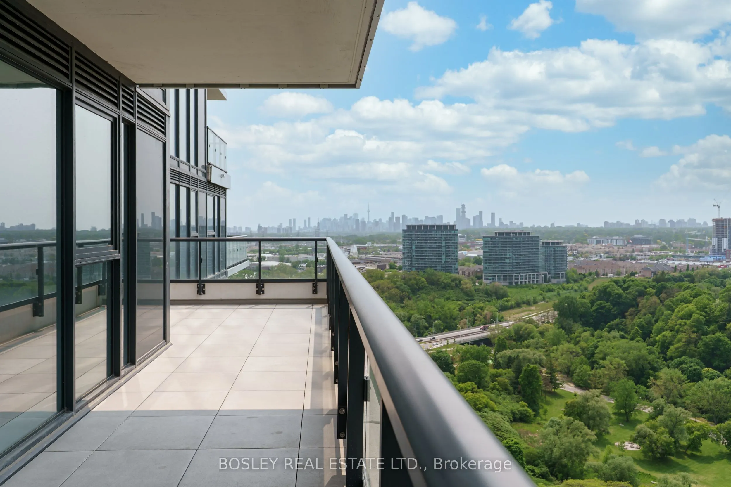 10 Inn on the Park Drive E, #2001