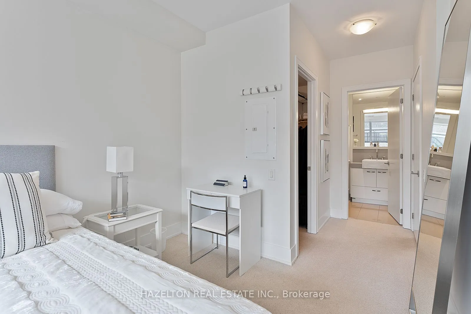170 Avenue Road, #211