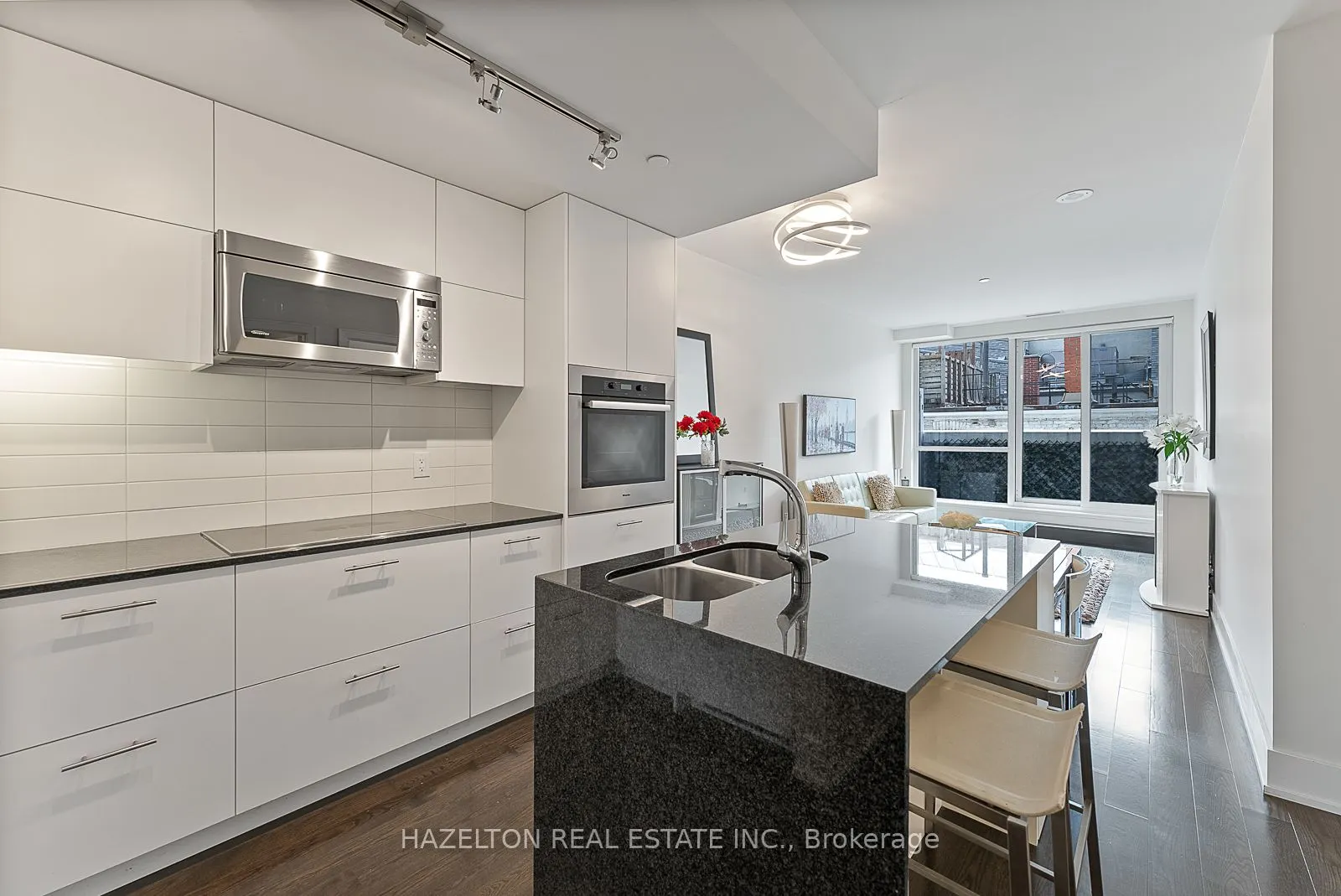 170 Avenue Road, #211