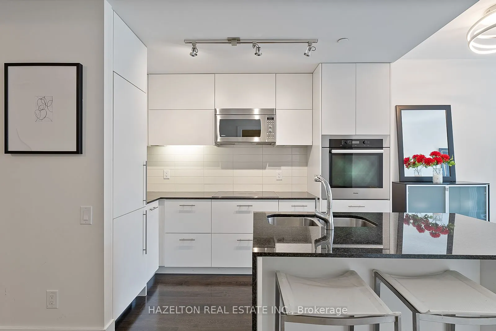 170 Avenue Road, #211