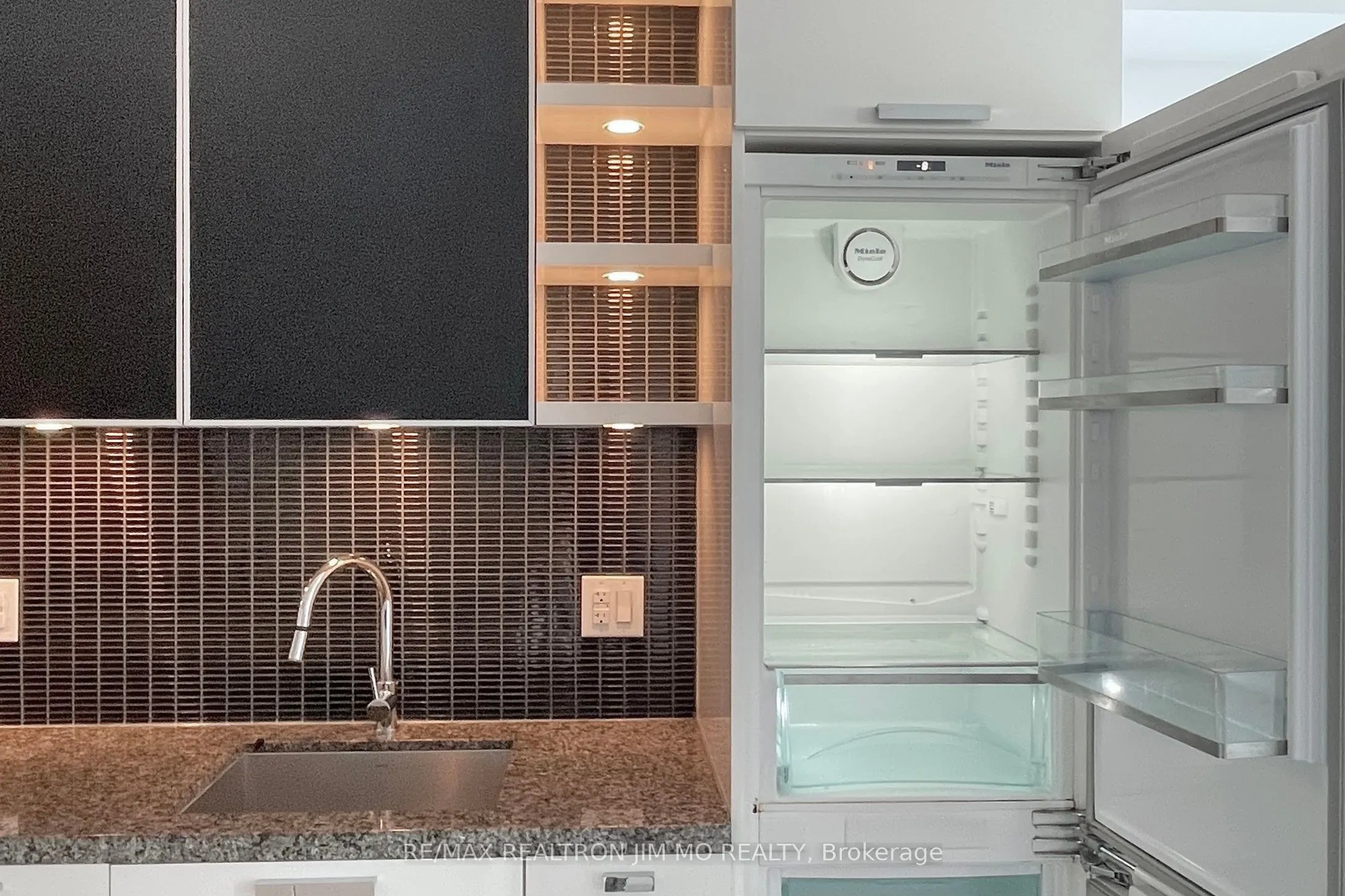 32 Davenport Road, #1706