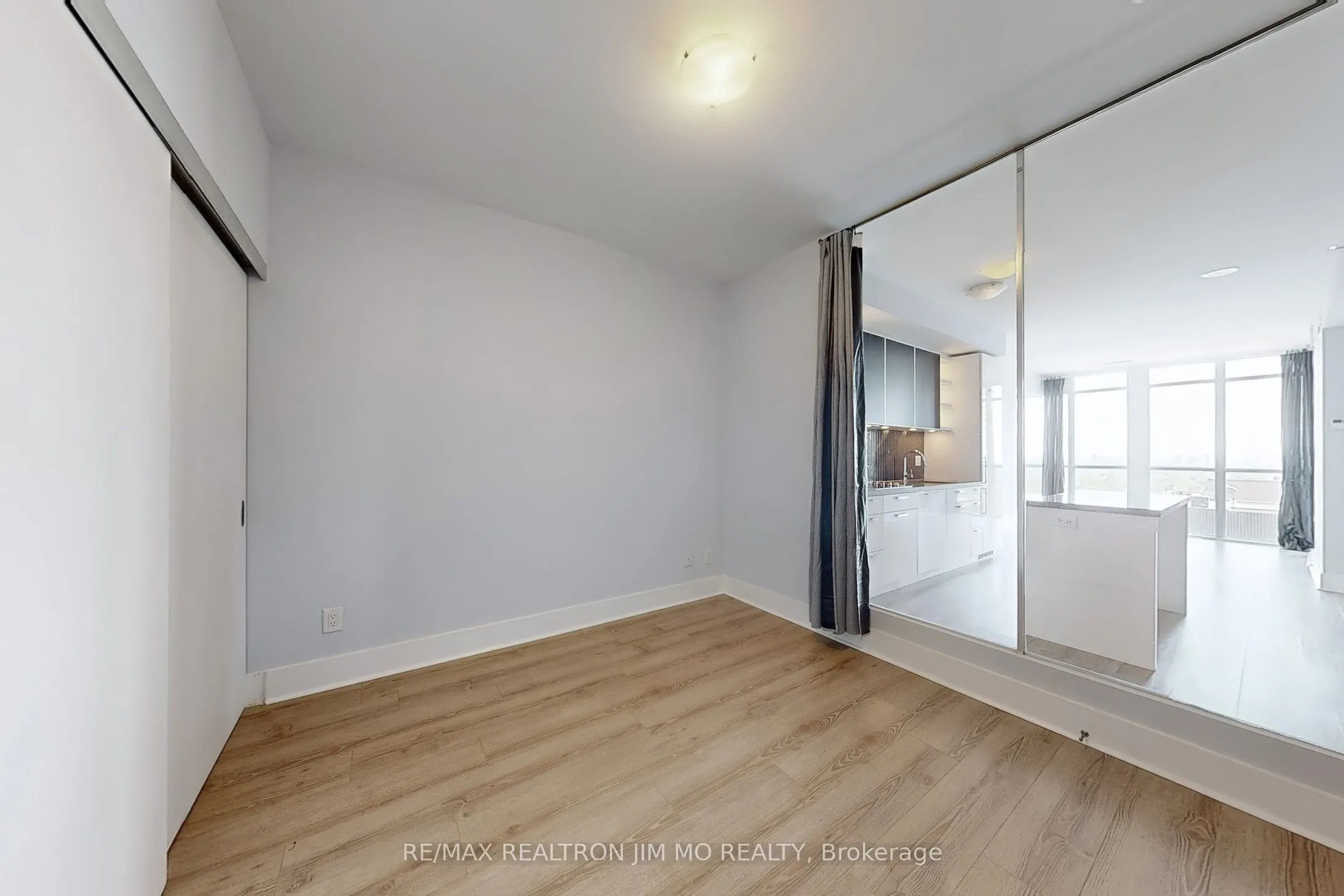 32 Davenport Road, #1706