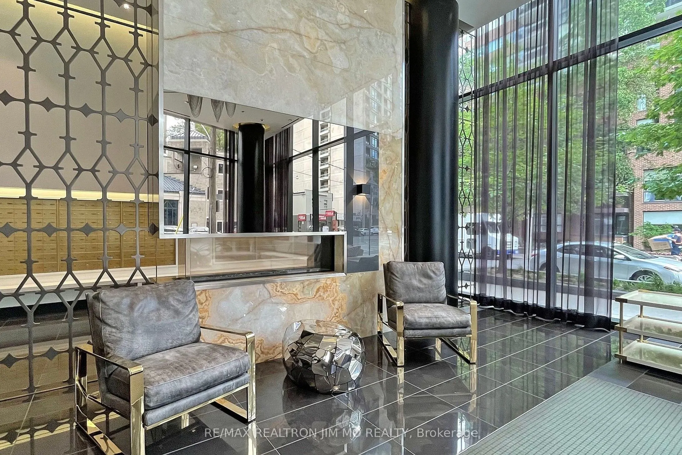 32 Davenport Road, #1706
