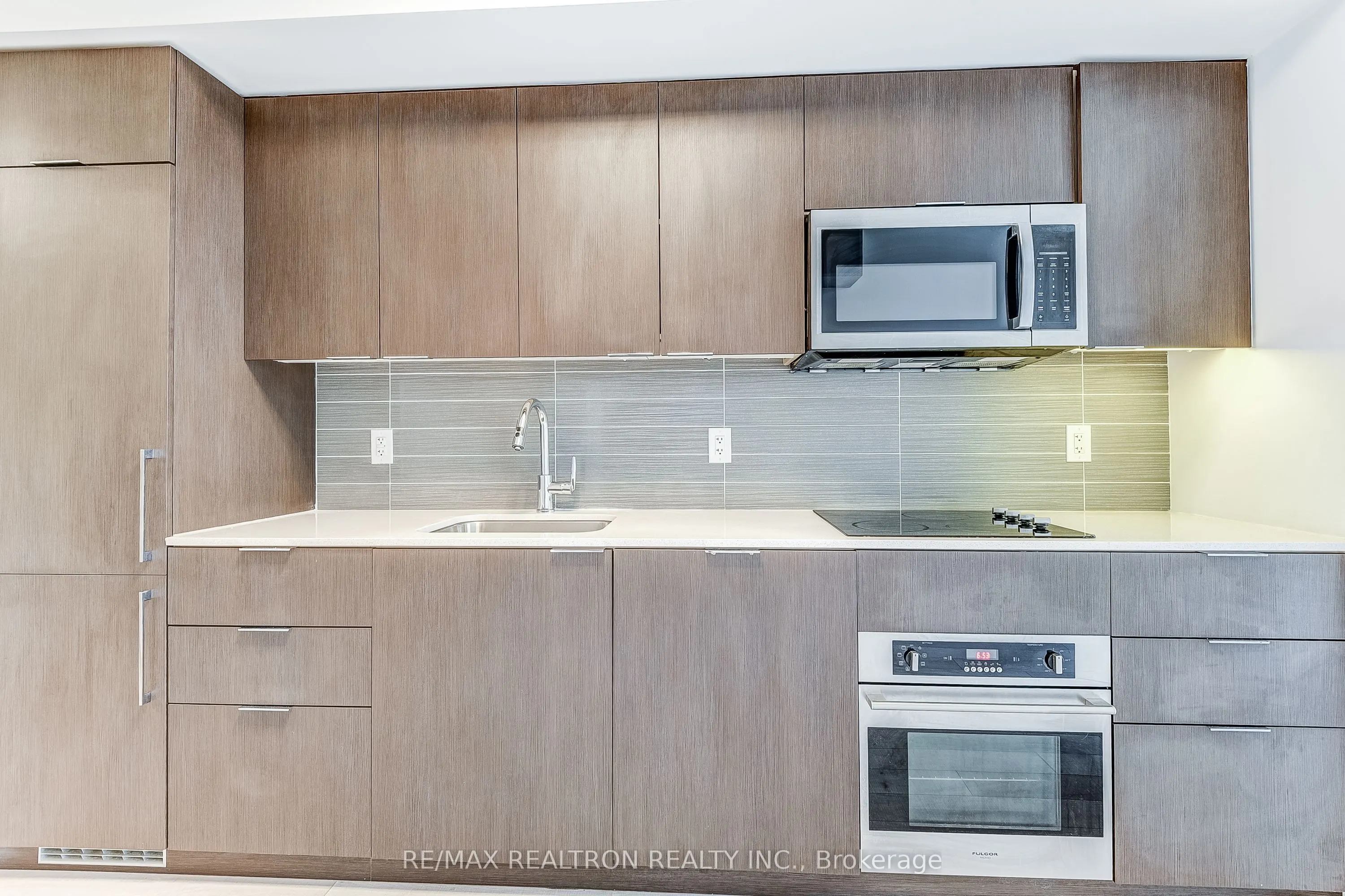 5 Hanna Avenue, #449