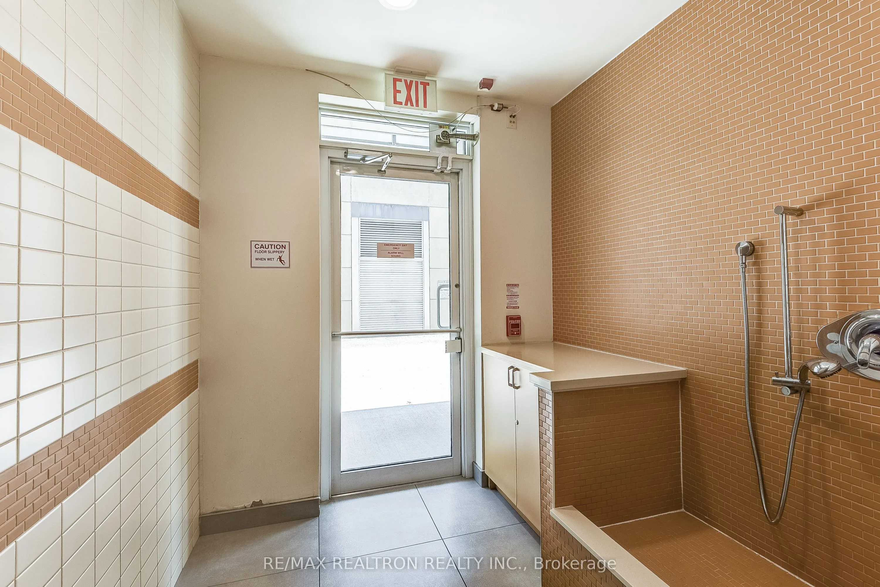 5 Hanna Avenue, #449