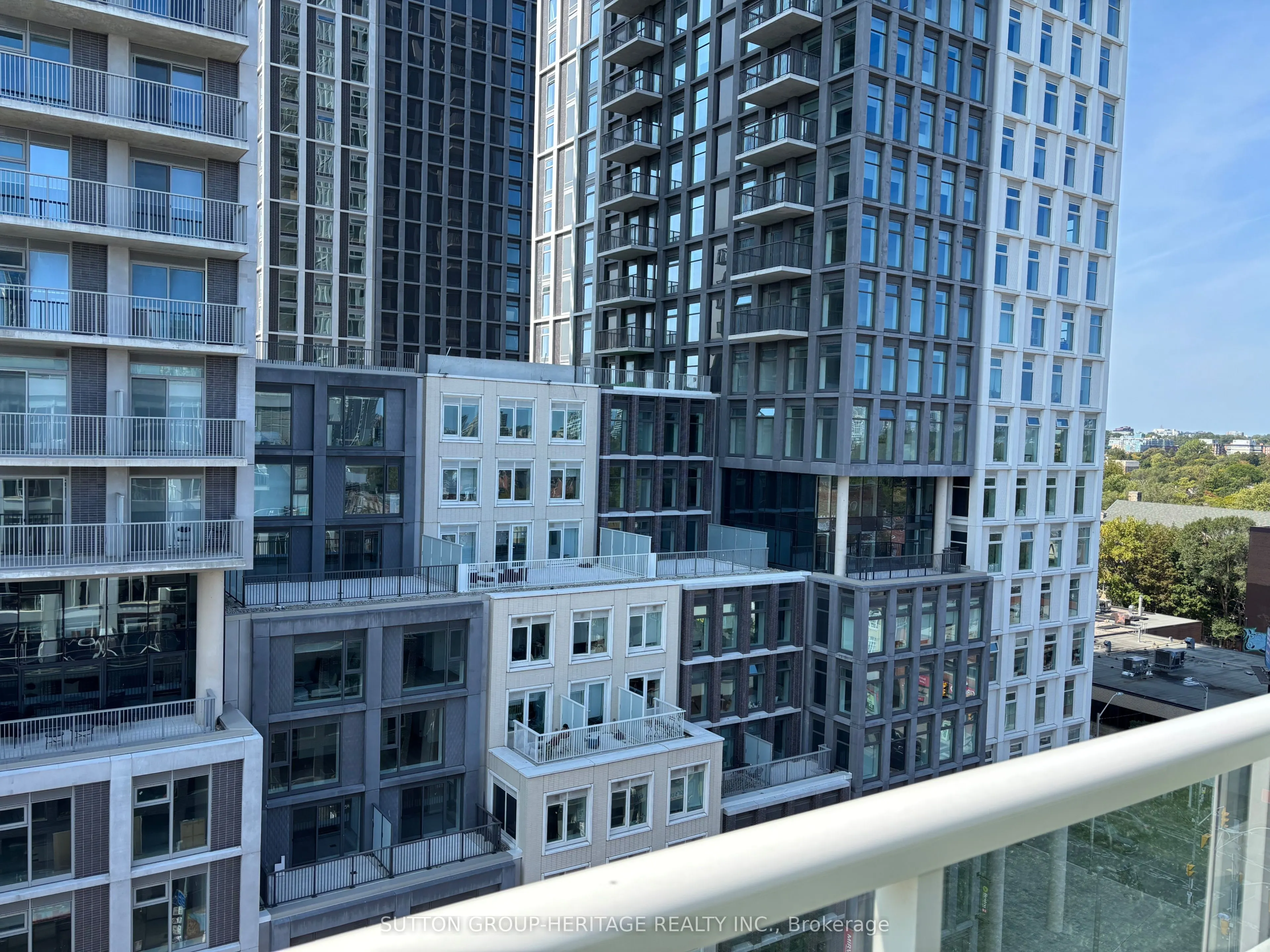 783 Bathurst Street, #814