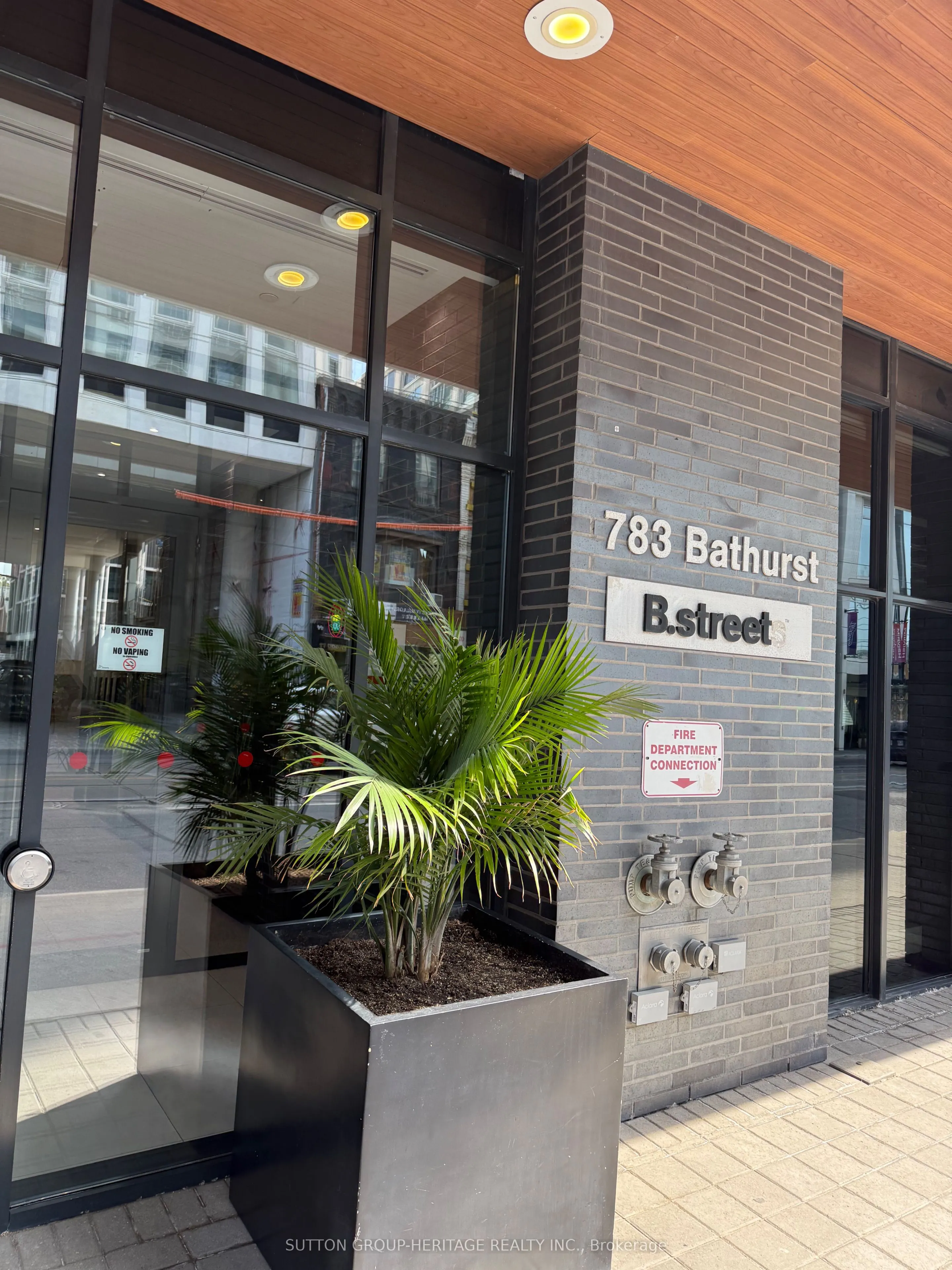 783 Bathurst Street, #814